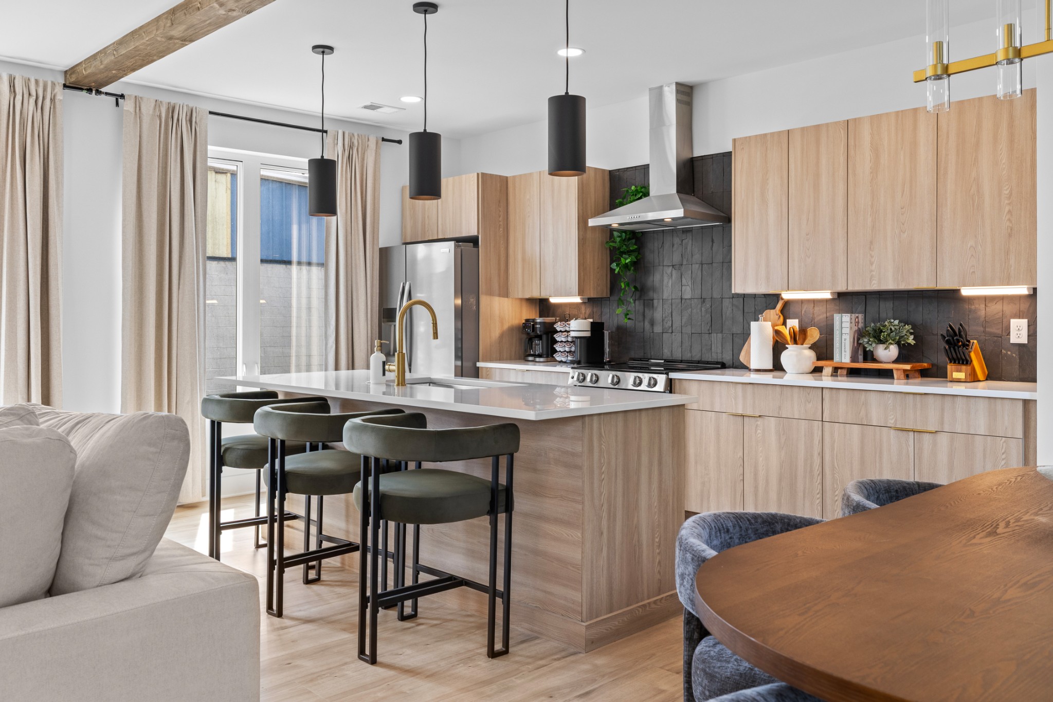 314 E Trinity Ln Unit: 2