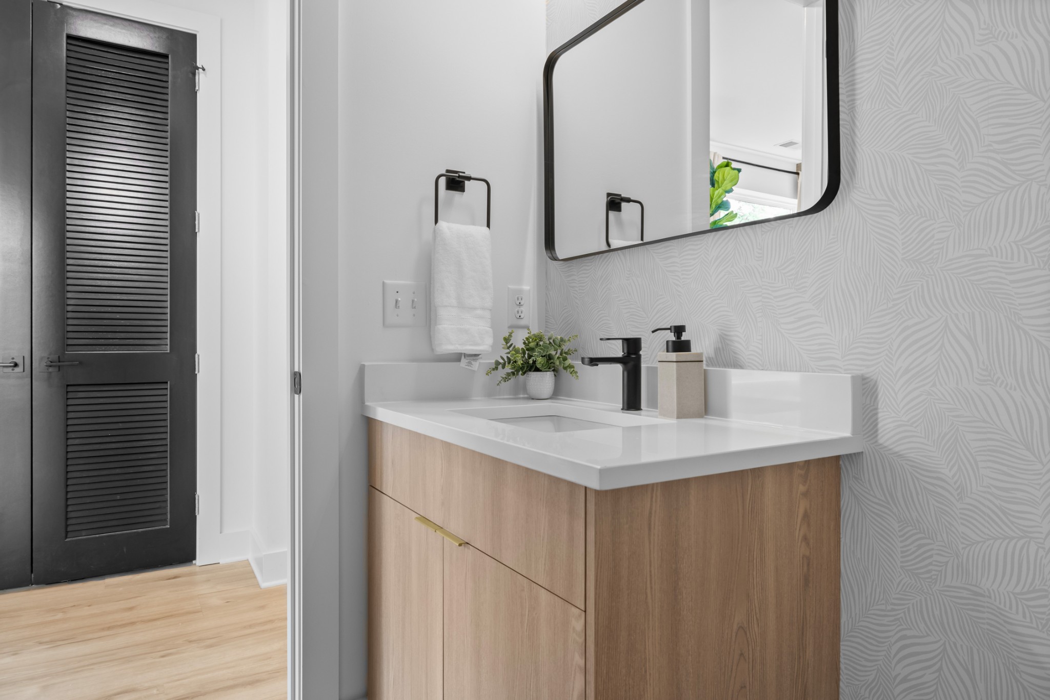 314 E Trinity Ln Unit: 2