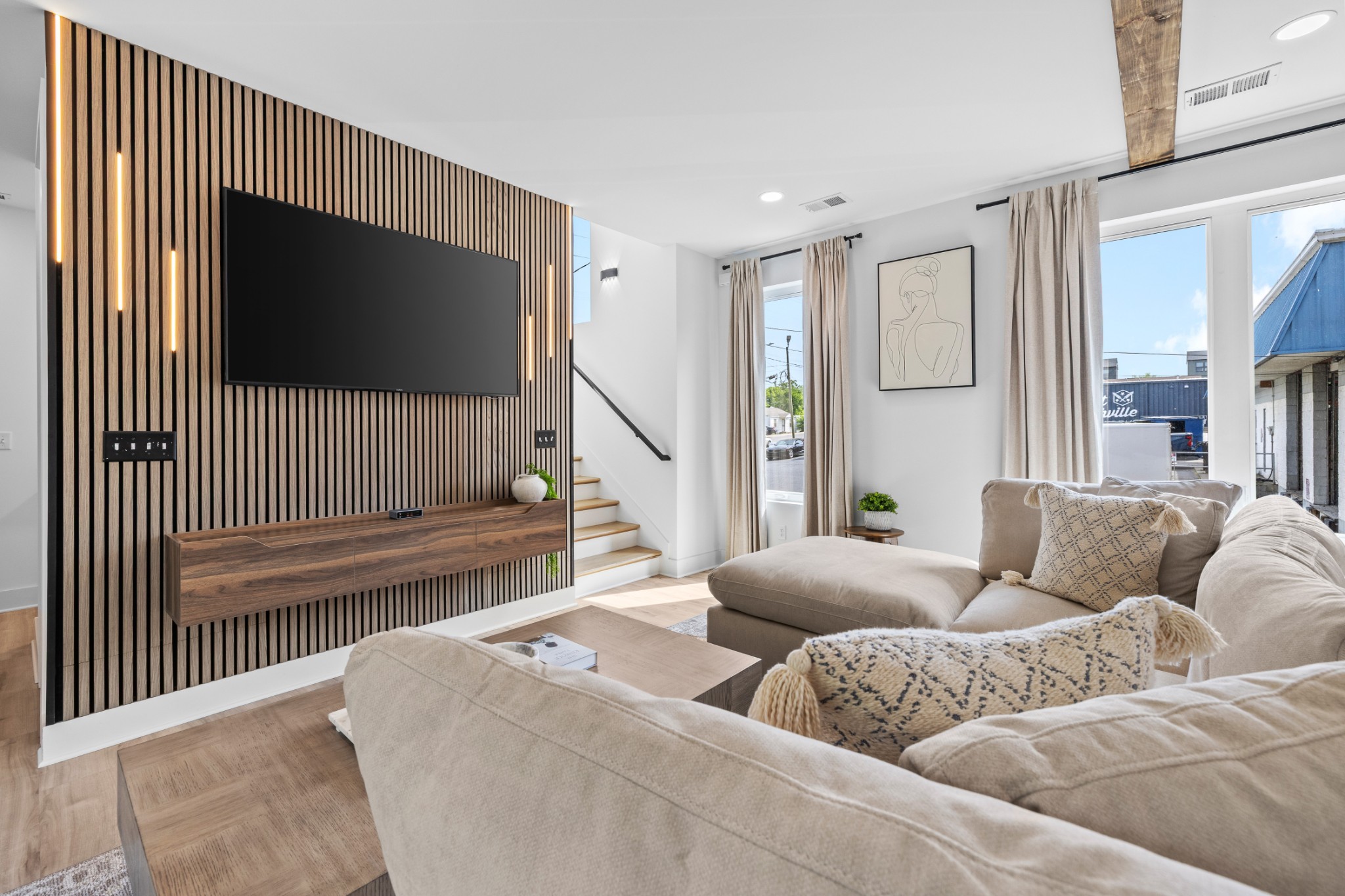 314 E Trinity Ln Unit: 2