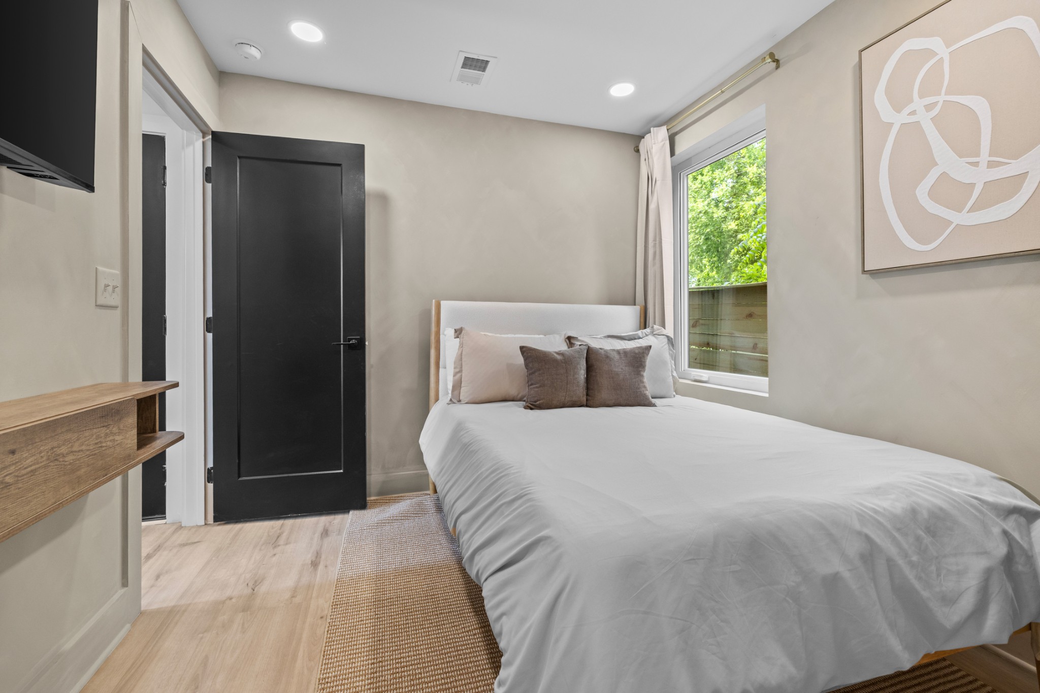 314 E Trinity Ln Unit: 2