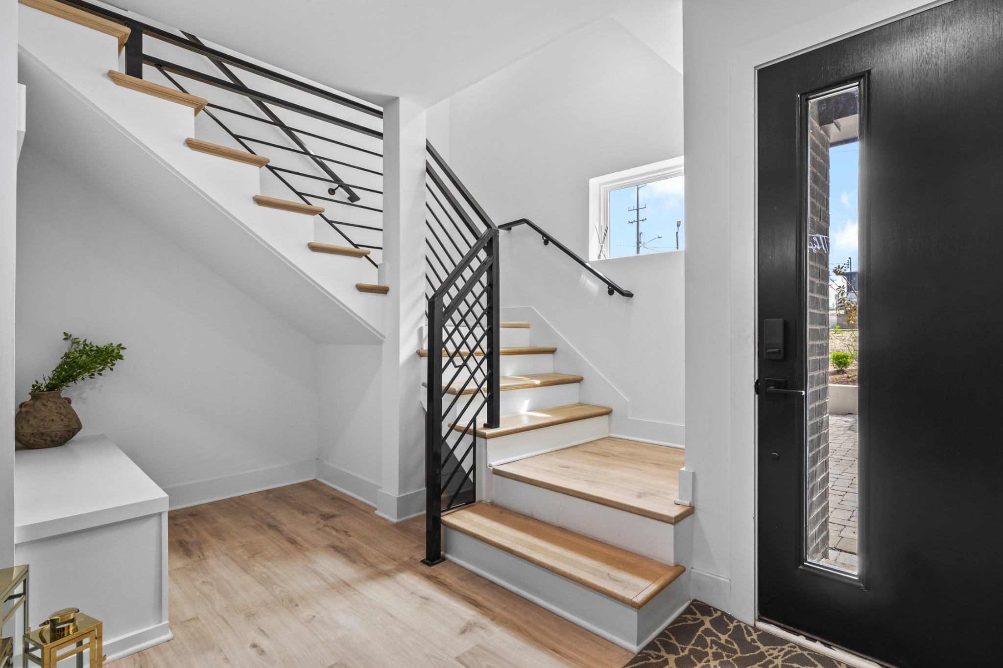 314 E Trinity Ln Unit: 2