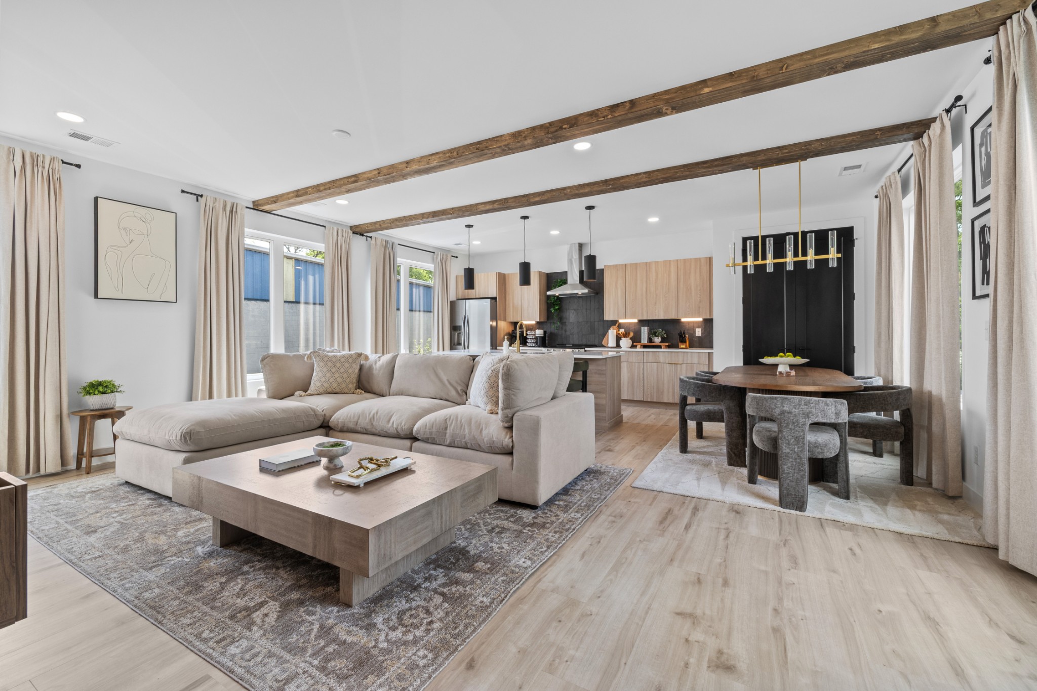 314 E Trinity Ln Unit: 2