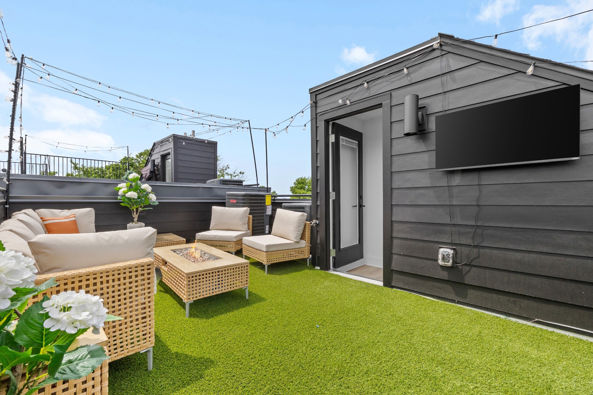 314 E Trinity Ln Unit: 2