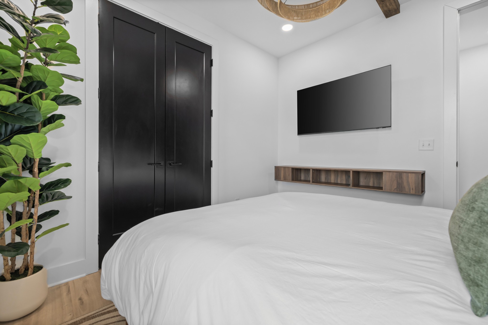 314 E Trinity Ln Unit: 2