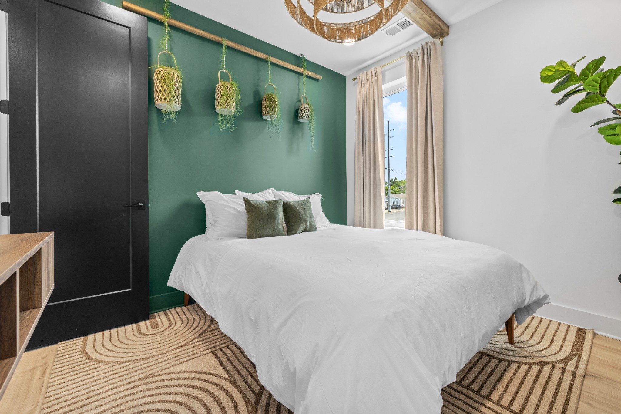 314 E Trinity Ln Unit: 2