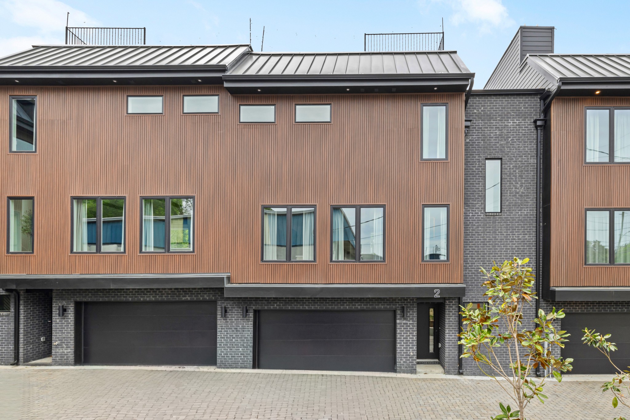 314 E Trinity Ln Unit: 2