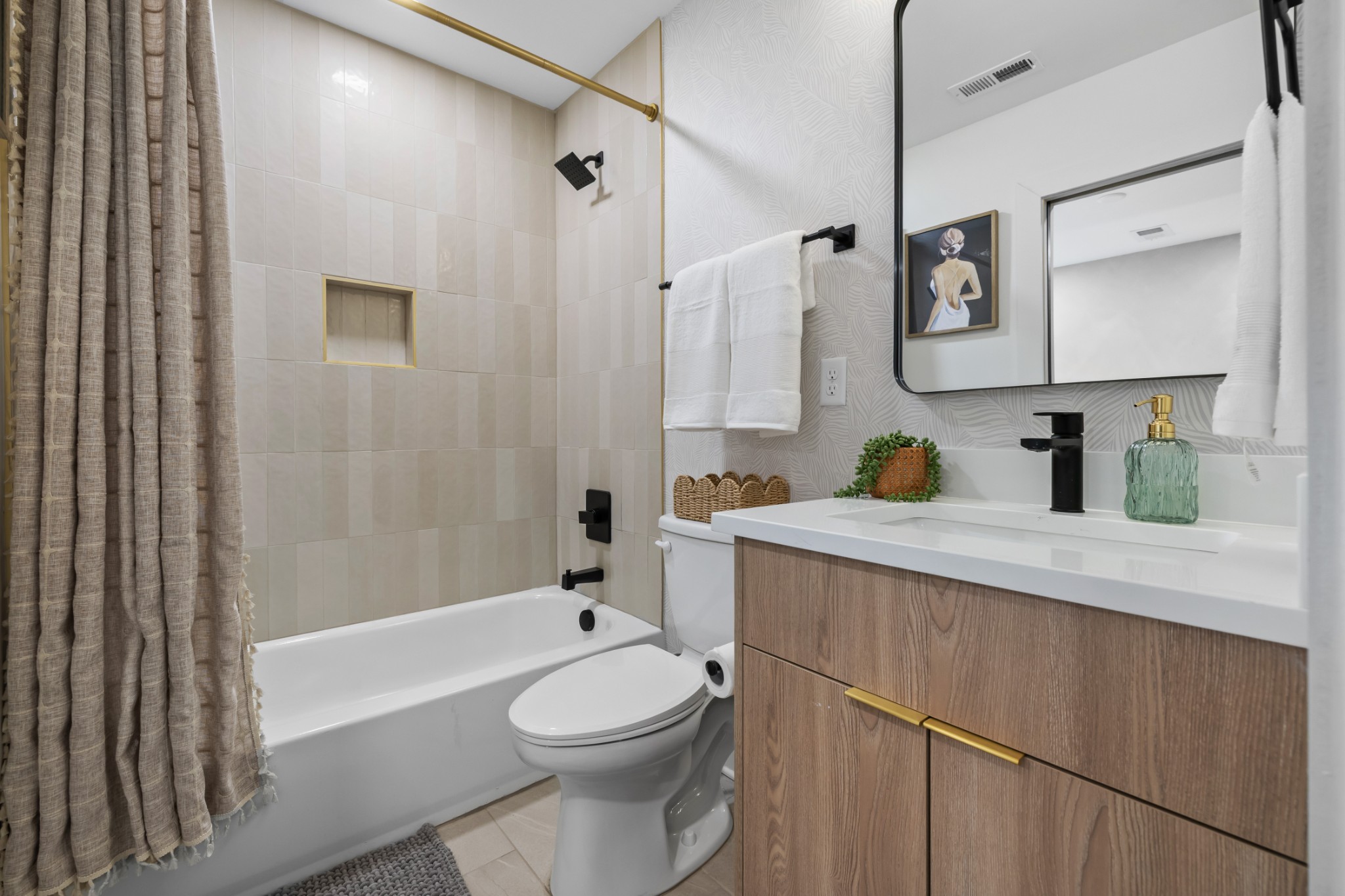 314 E Trinity Ln Unit: 2