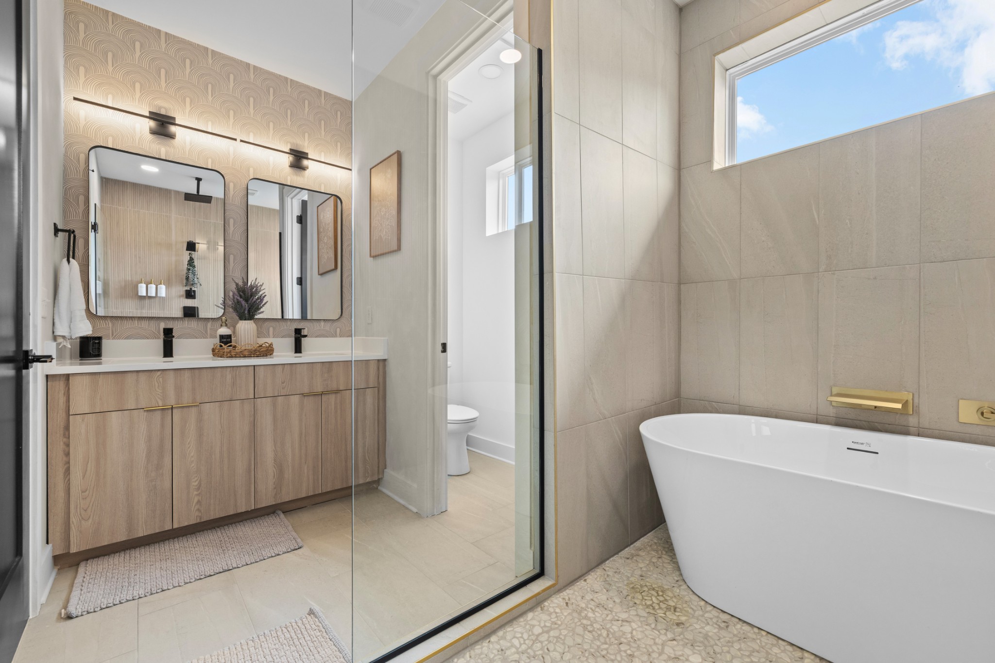 314 E Trinity Ln Unit: 2
