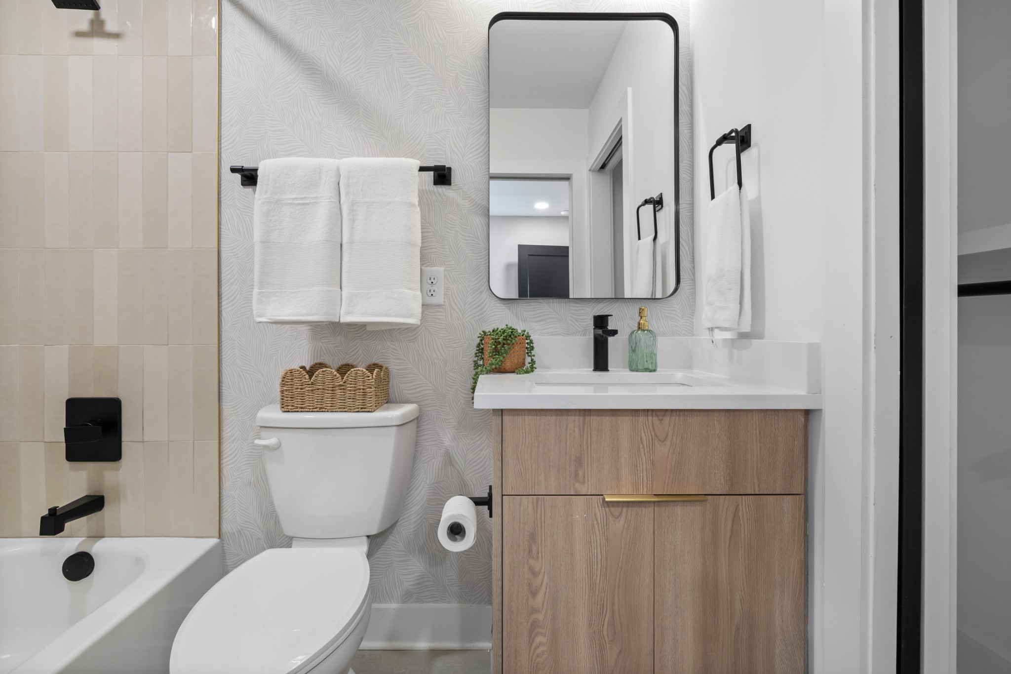314 E Trinity Ln Unit: 2