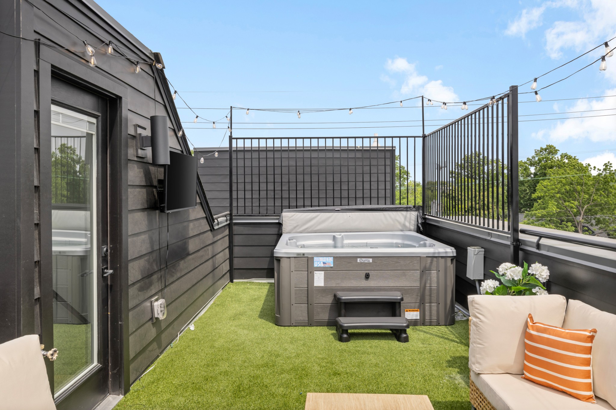 314 E Trinity Ln Unit: 2