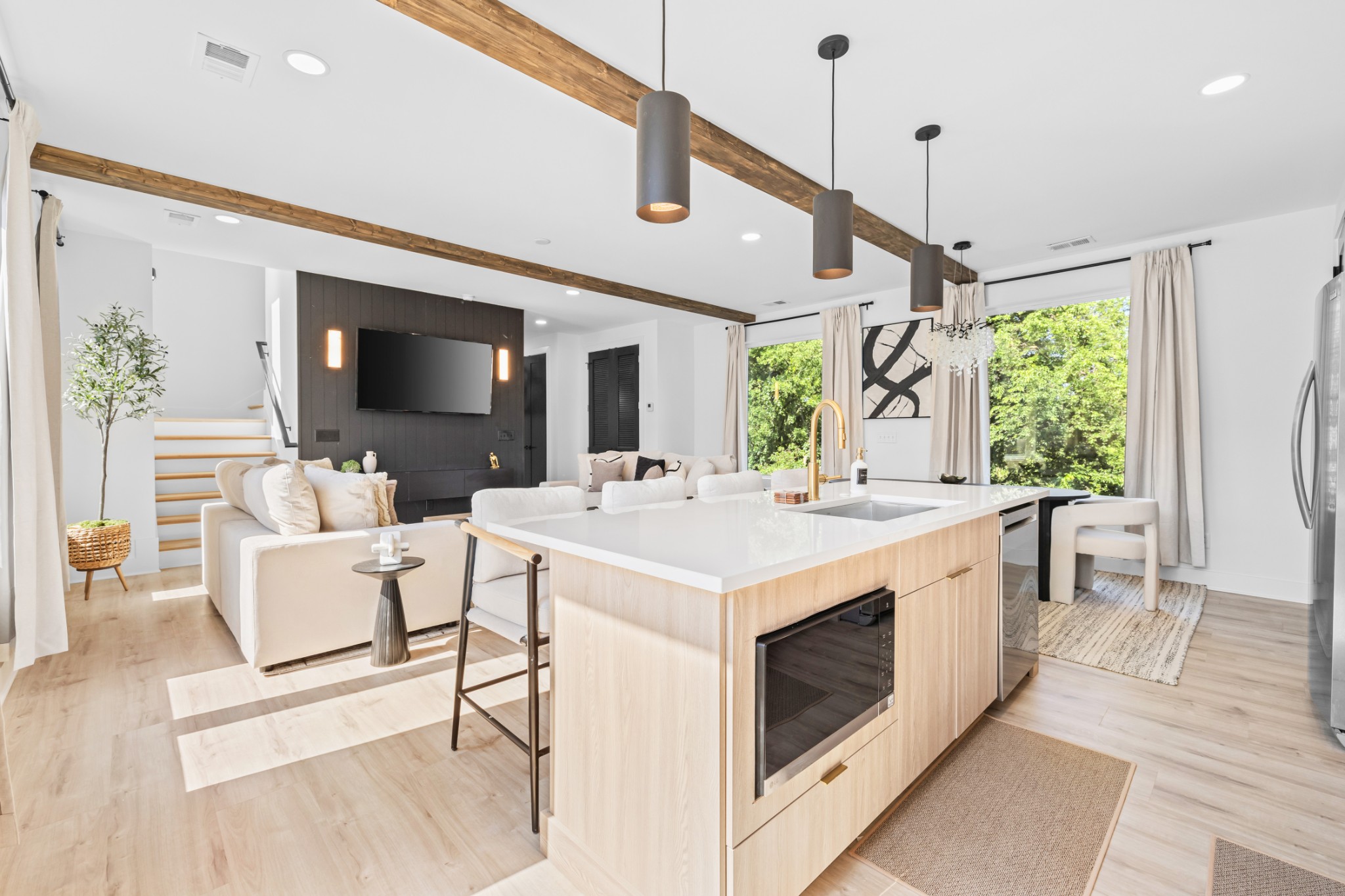314 E Trinity Ln Unit: 3