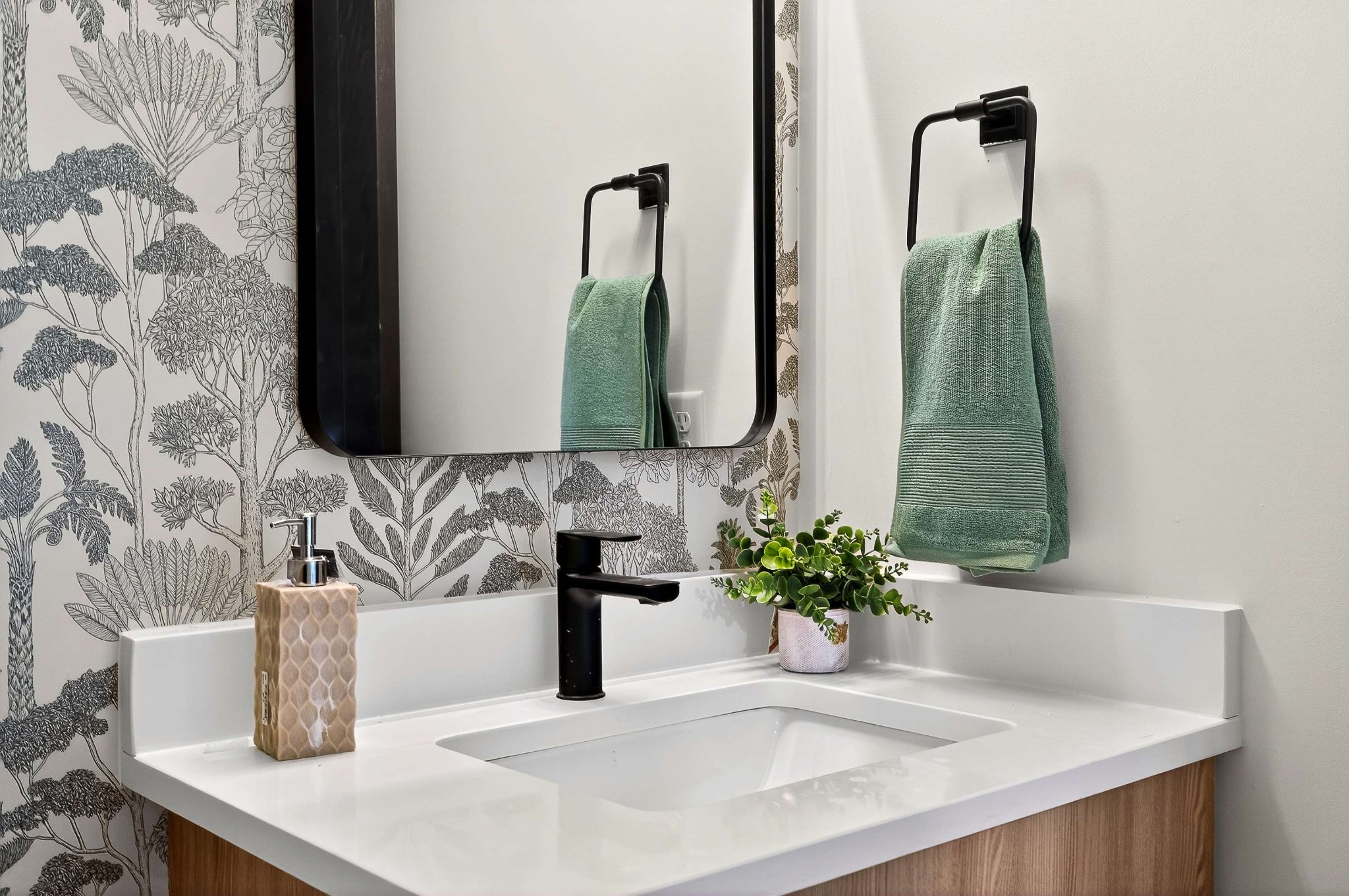 314 E Trinity Ln Unit: 3