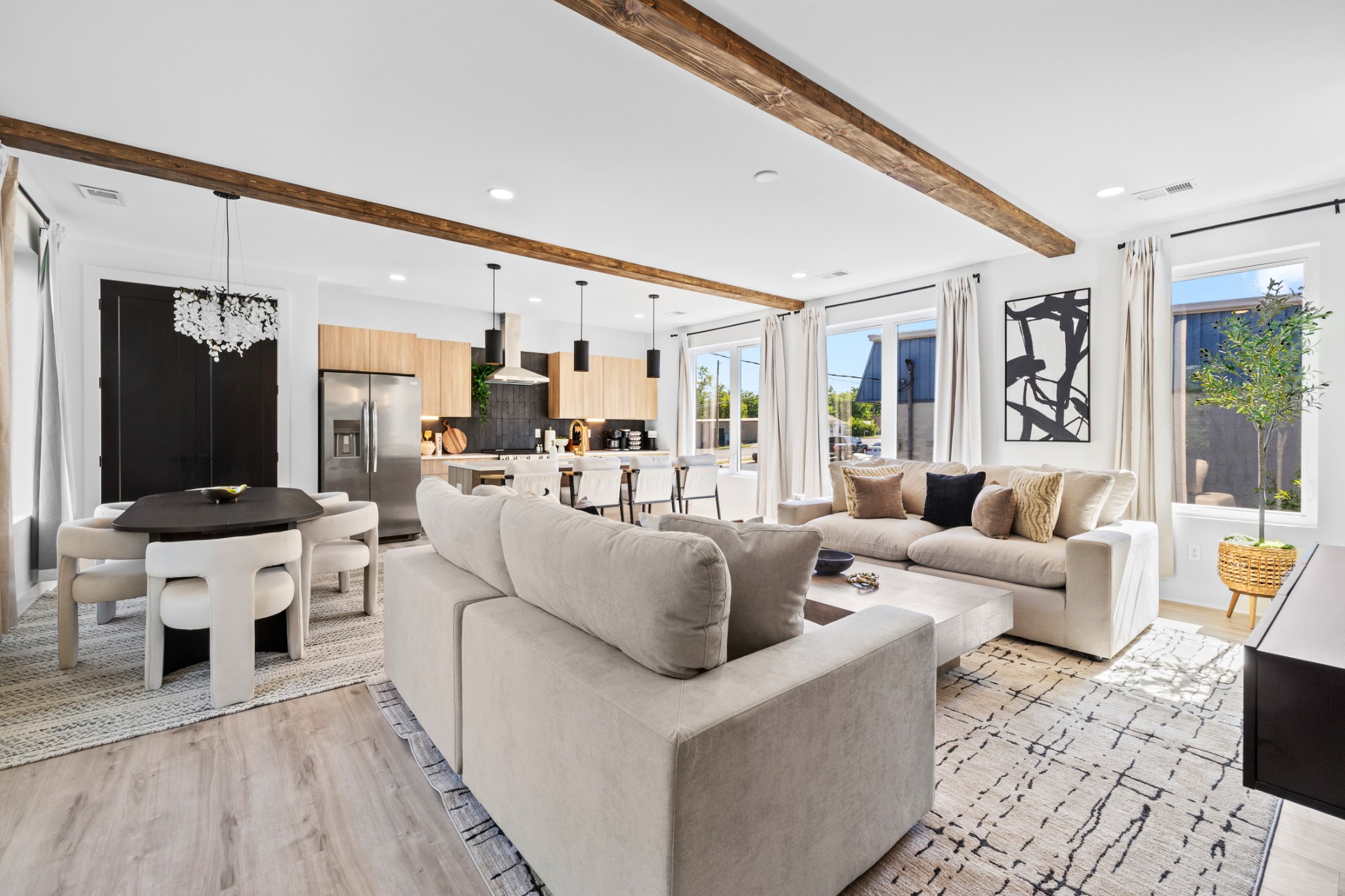 314 E Trinity Ln Unit: 3