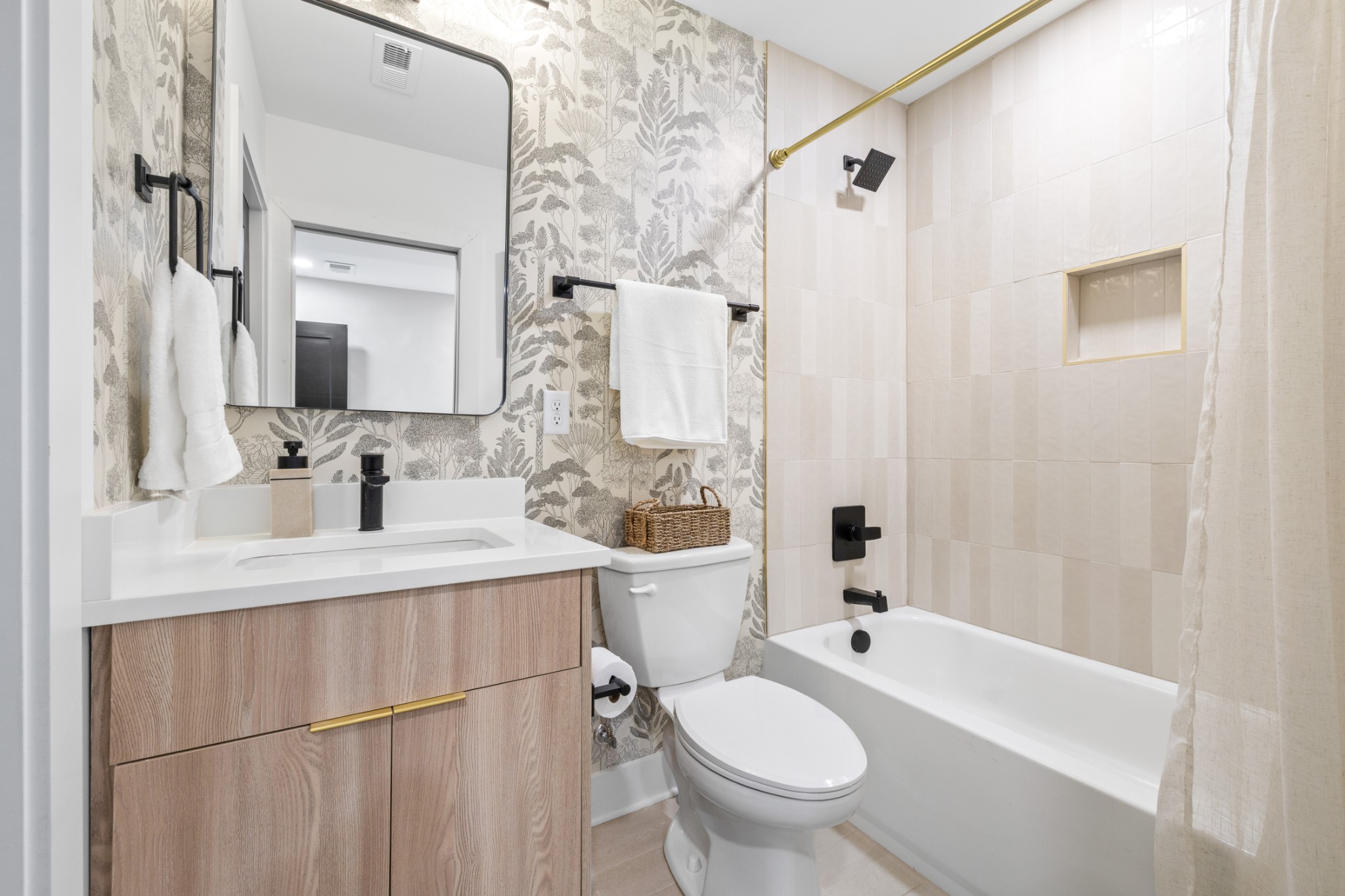314 E Trinity Ln Unit: 3