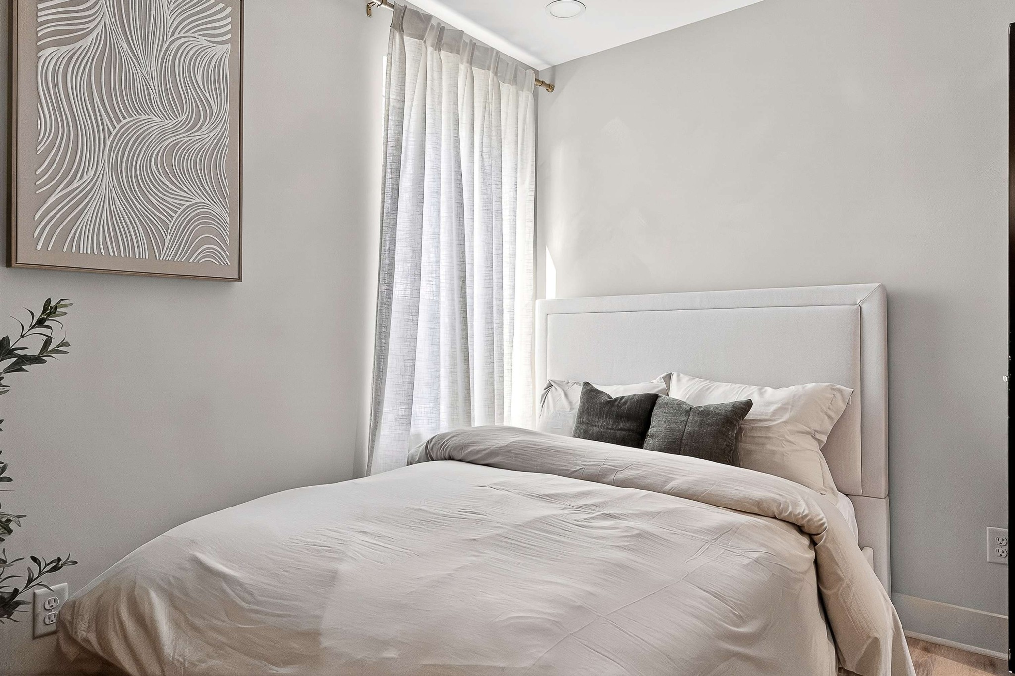 314 E Trinity Ln Unit: 3