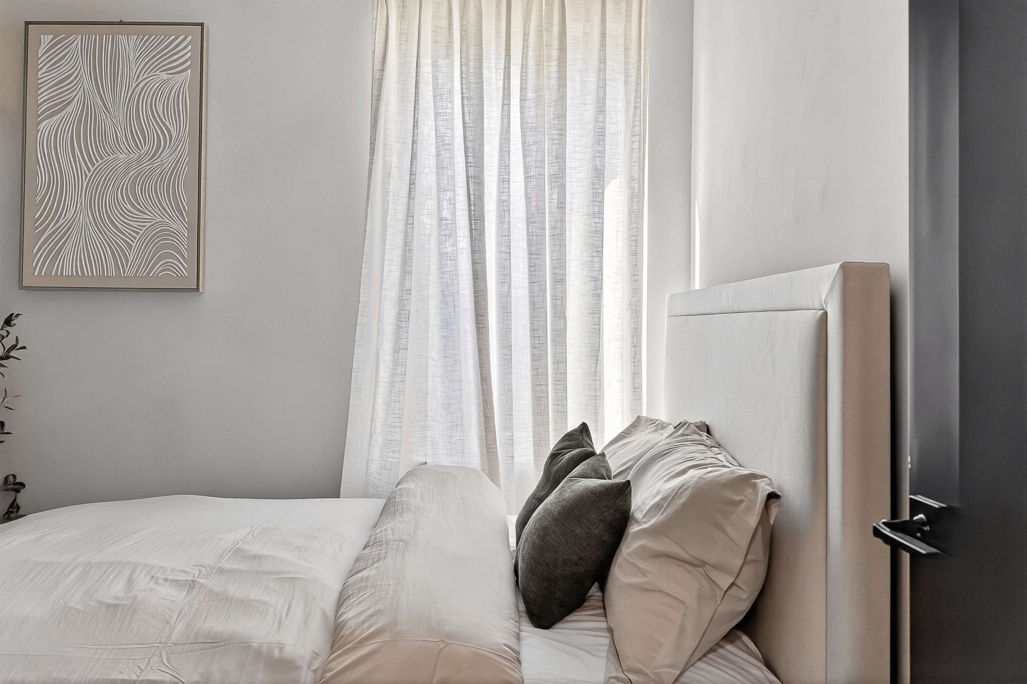 314 E Trinity Ln Unit: 3