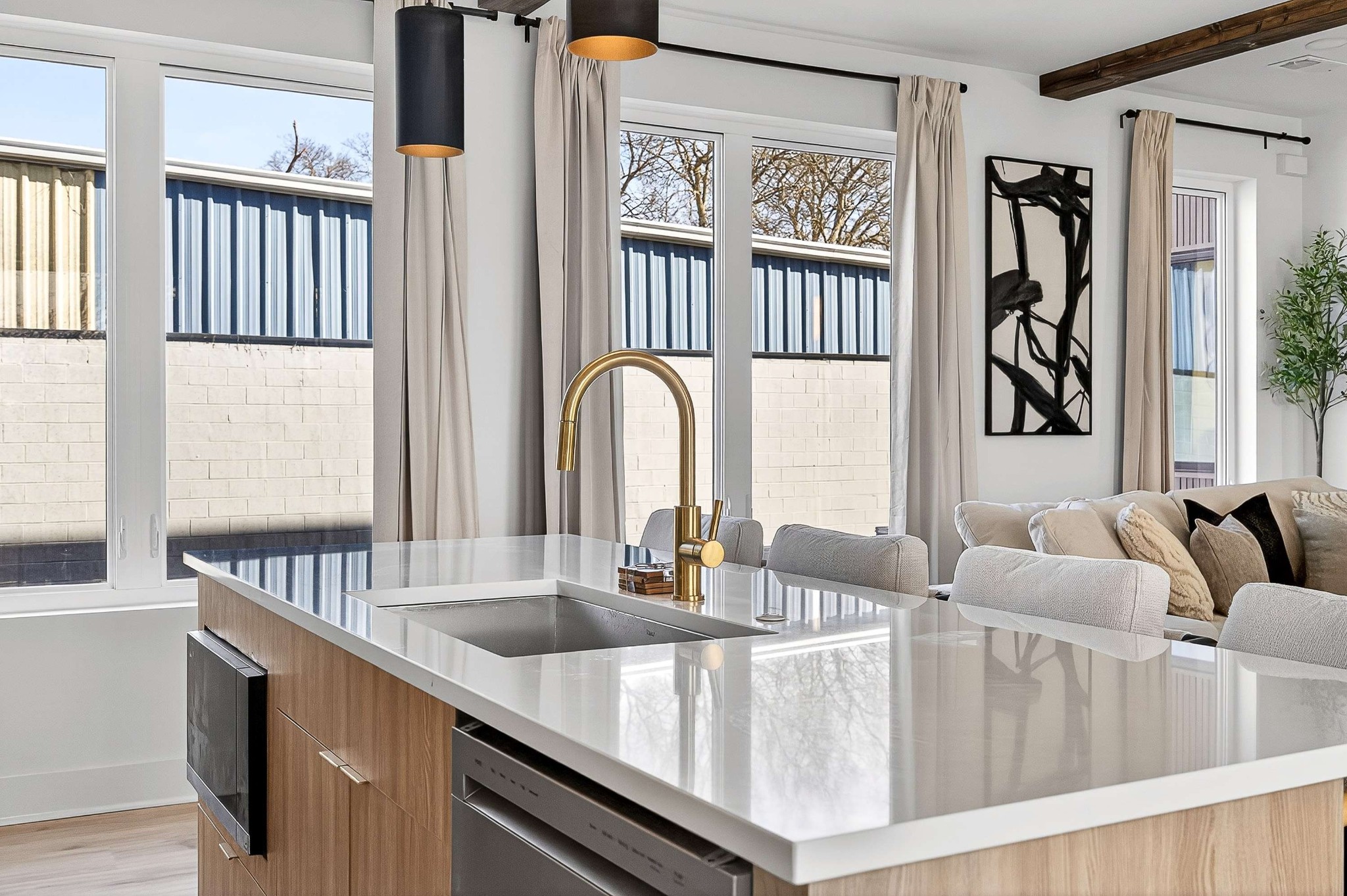 314 E Trinity Ln Unit: 3