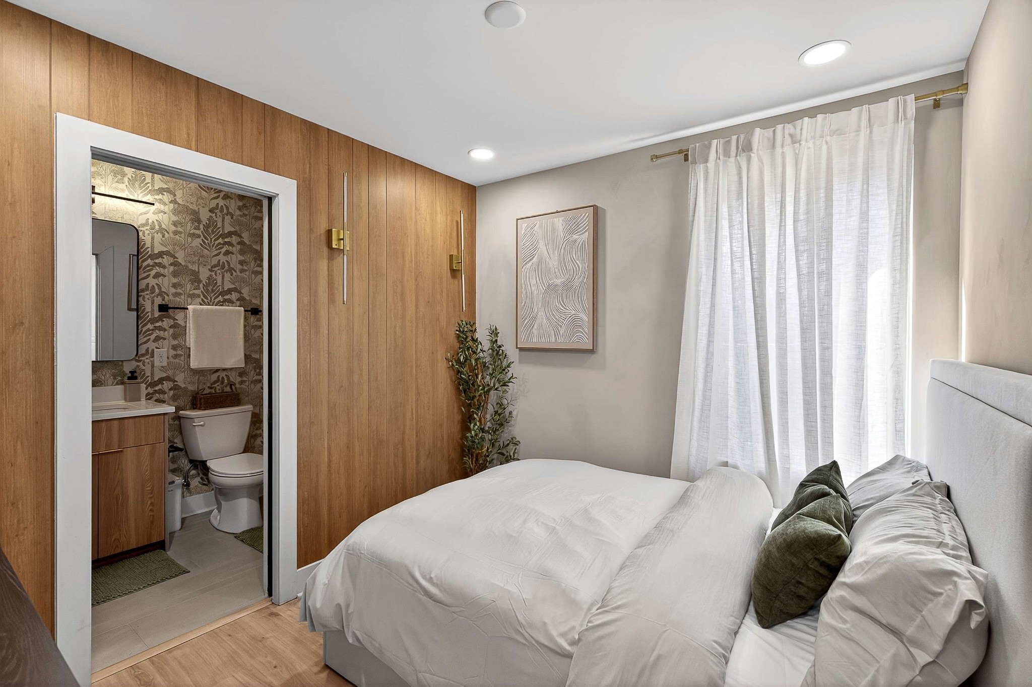314 E Trinity Ln Unit: 3