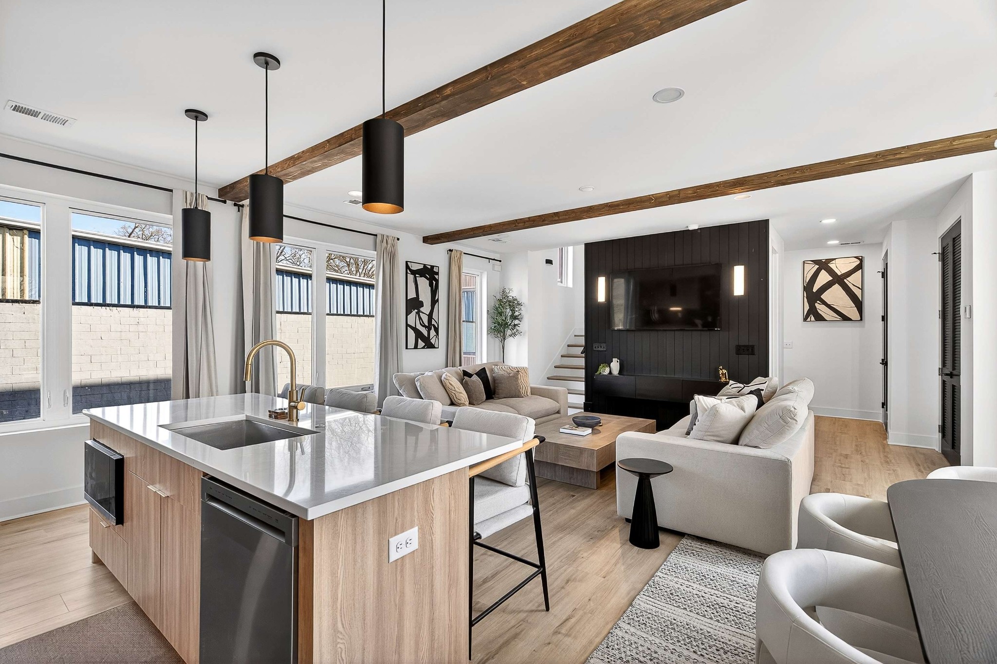 314 E Trinity Ln Unit: 3