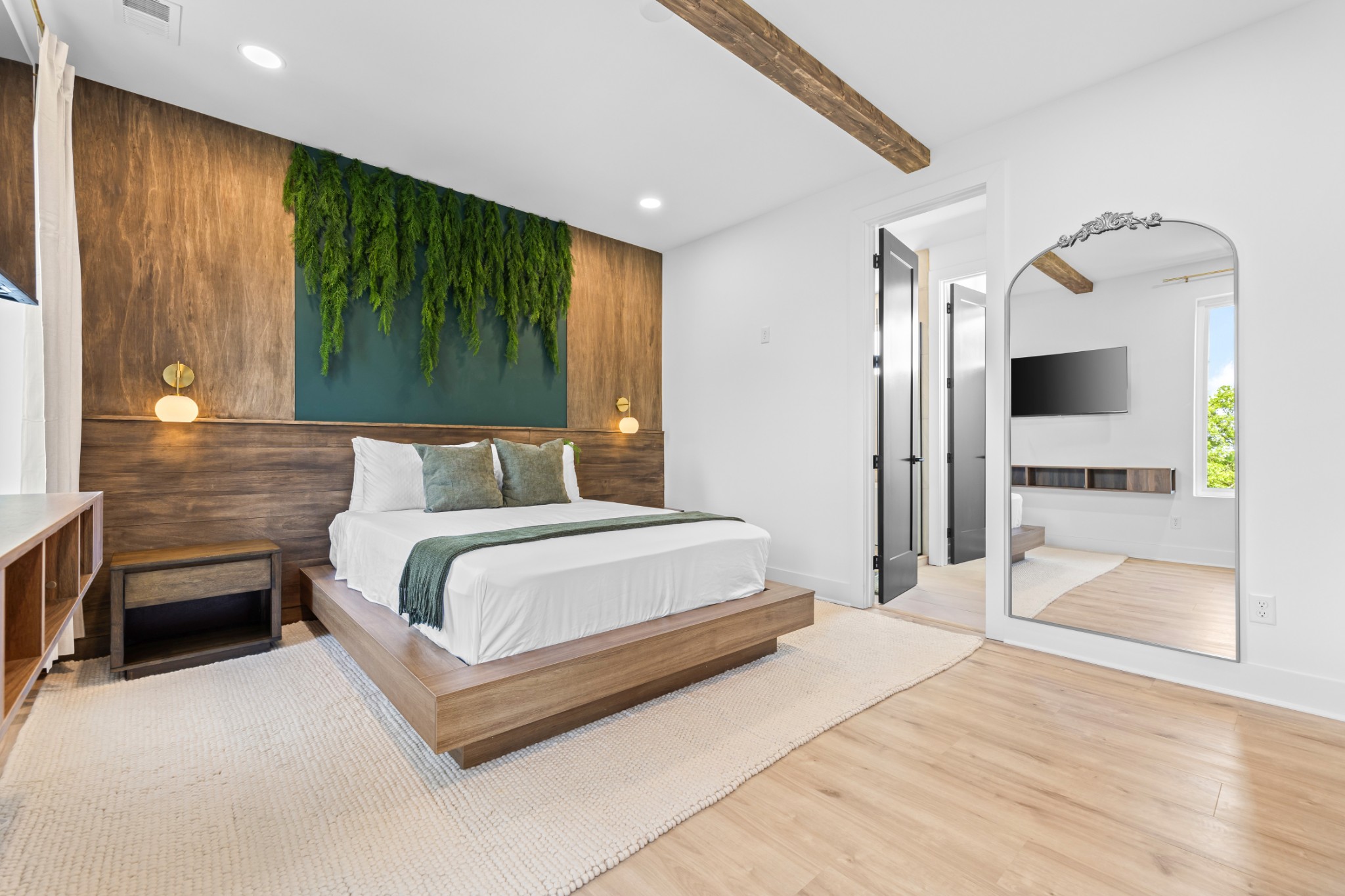 314 E Trinity Ln Unit: 3
