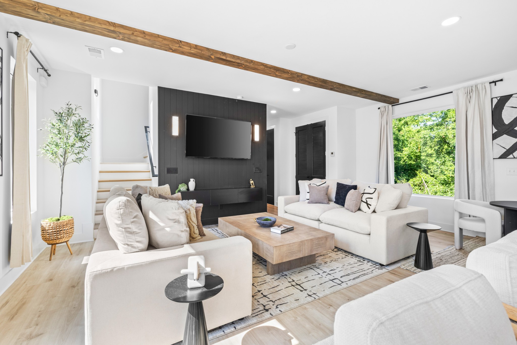 314 E Trinity Ln Unit: 3