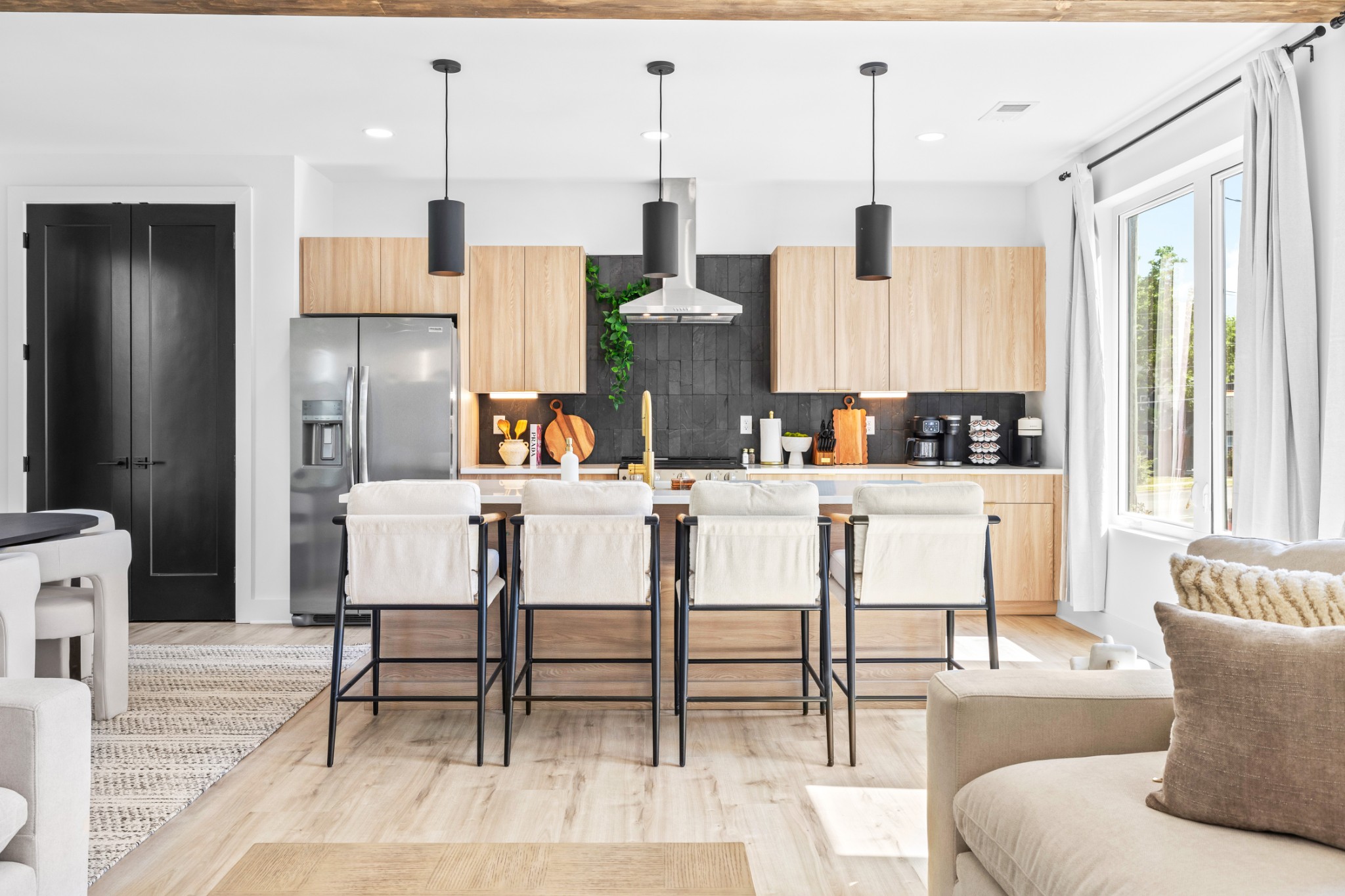 314 E Trinity Ln Unit: 3
