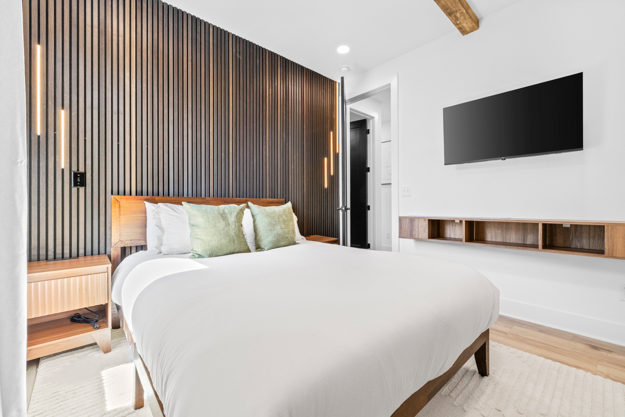 314 E Trinity Ln Unit: 3