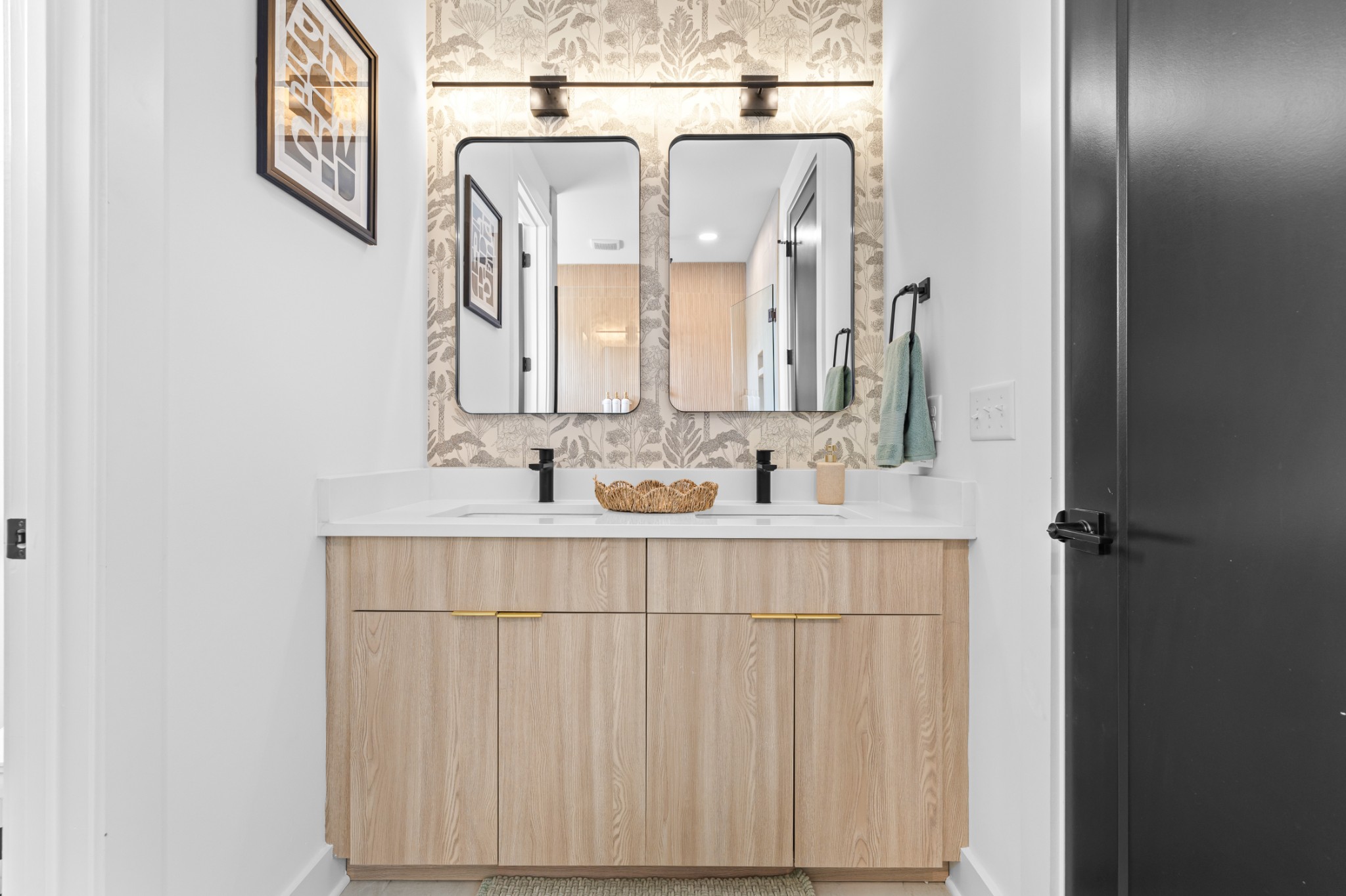 314 E Trinity Ln Unit: 3