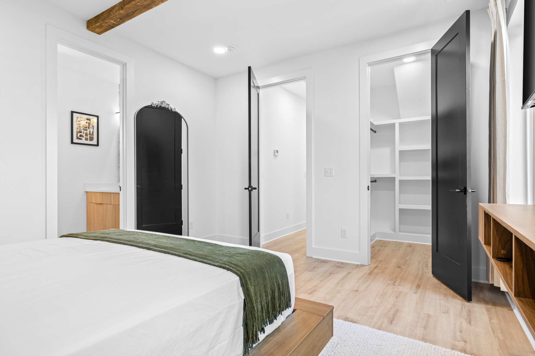314 E Trinity Ln Unit: 3