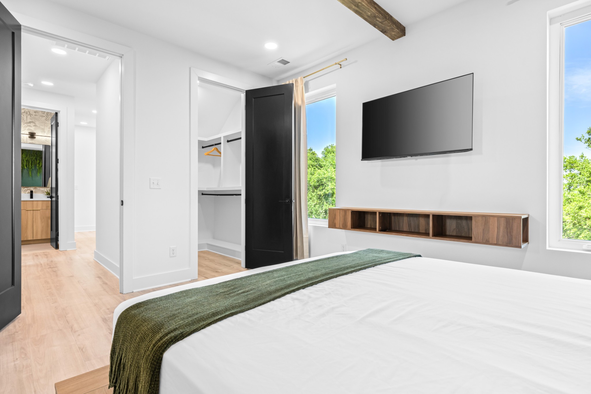 314 E Trinity Ln Unit: 3