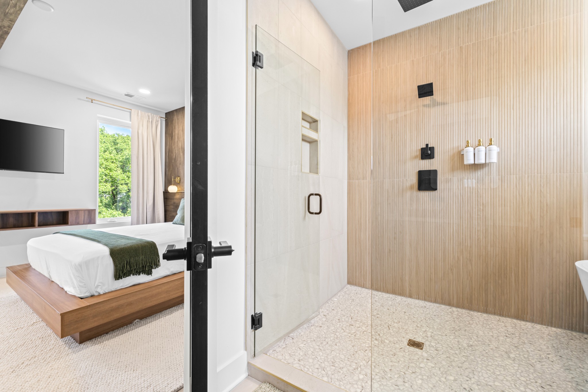 314 E Trinity Ln Unit: 3