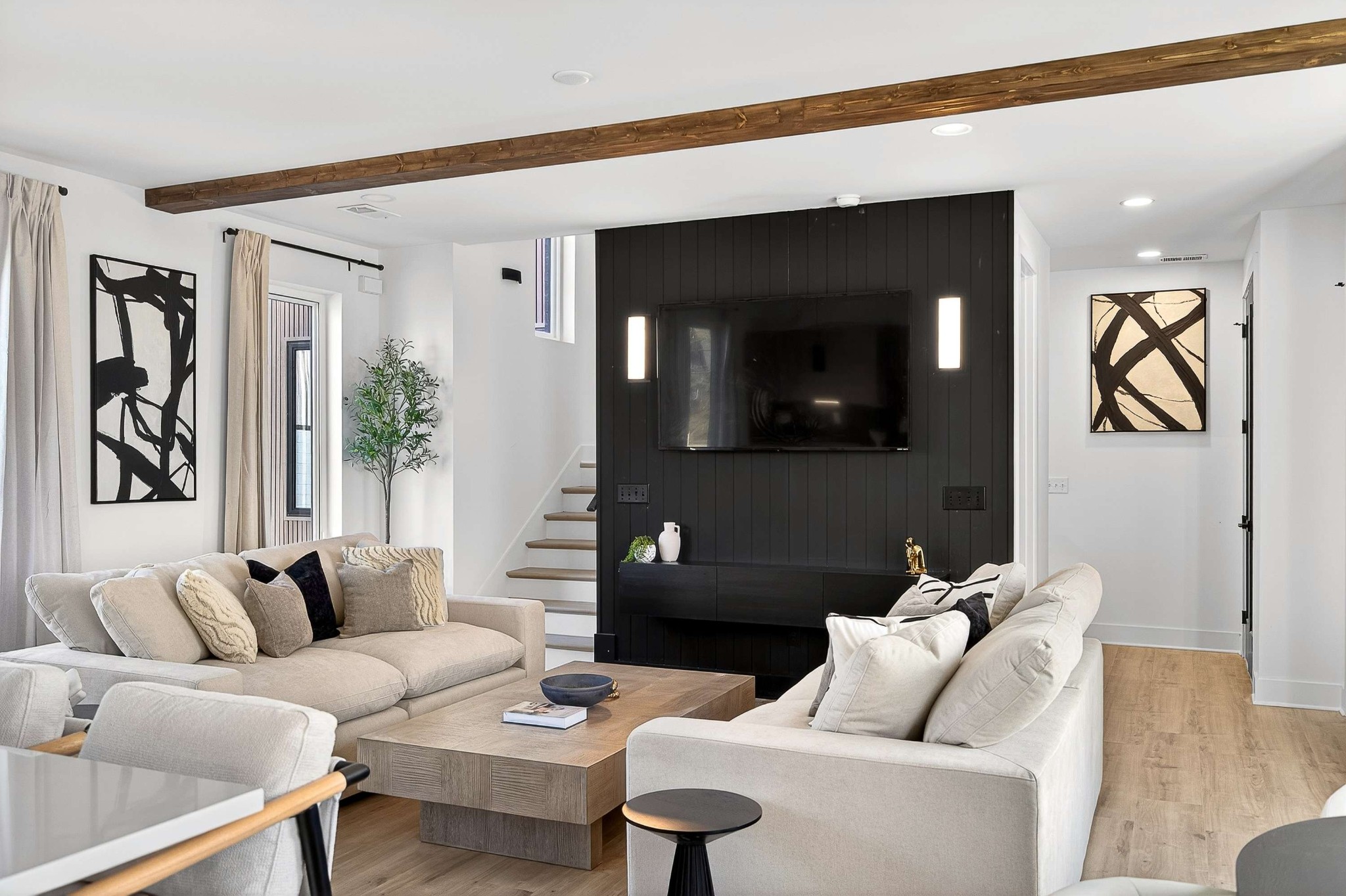 314 E Trinity Ln Unit: 3