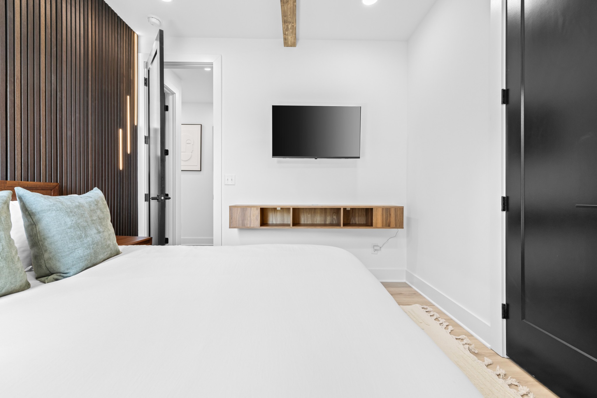 314 E Trinity Ln Unit: 3