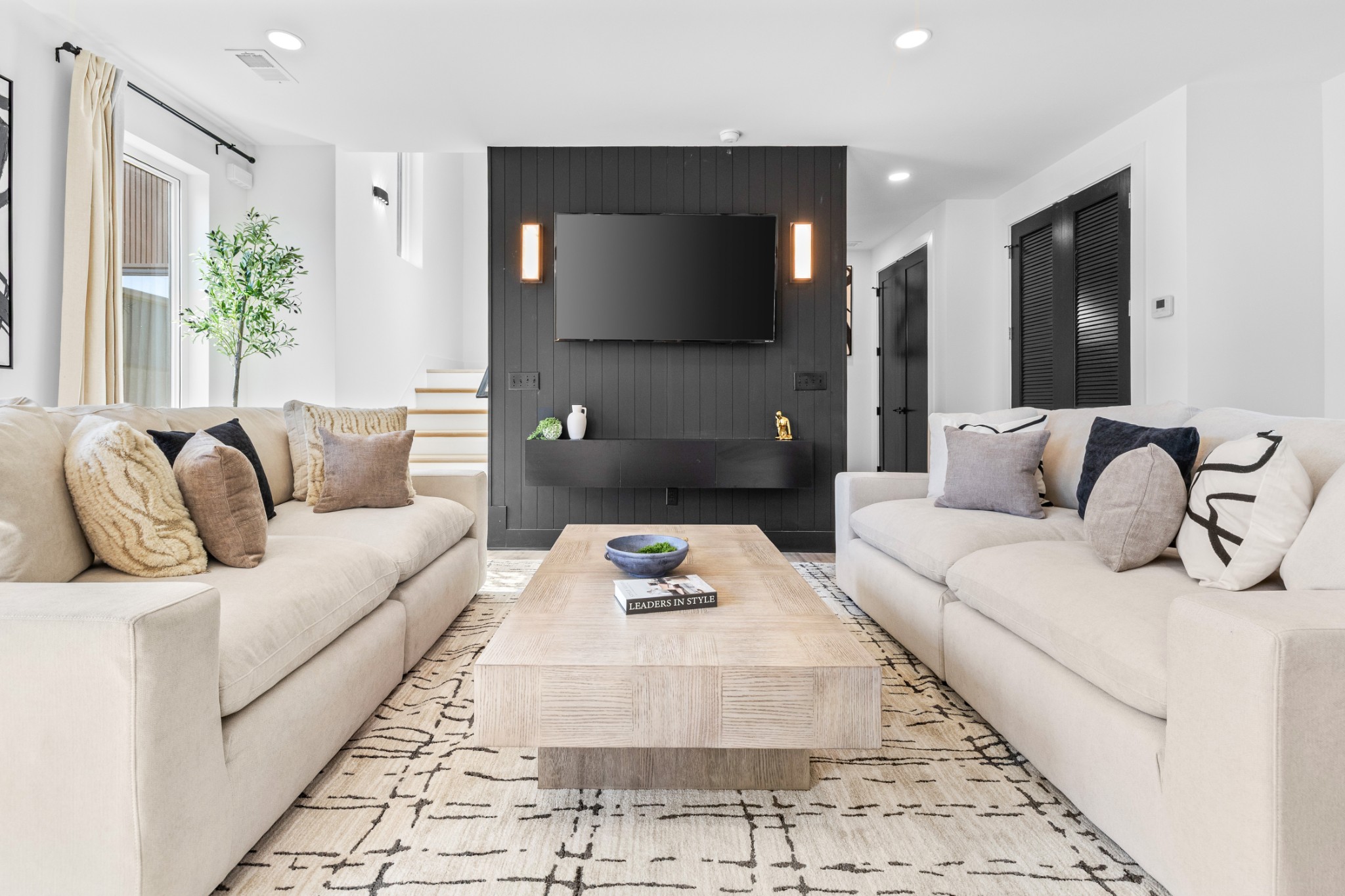 314 E Trinity Ln Unit: 3