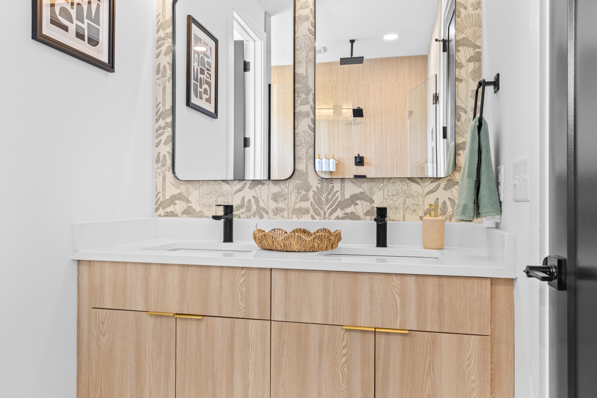 314 E Trinity Ln Unit: 3
