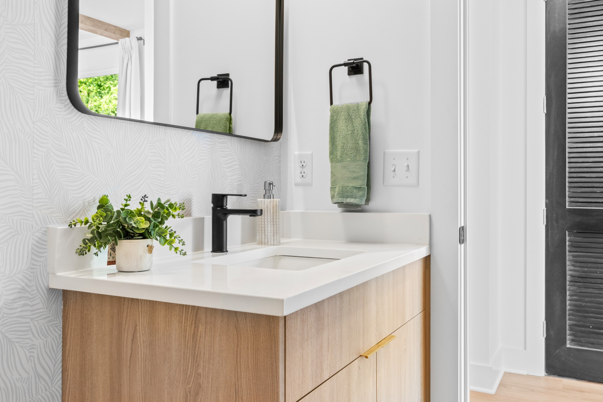 314 E Trinity Ln Unit: 3