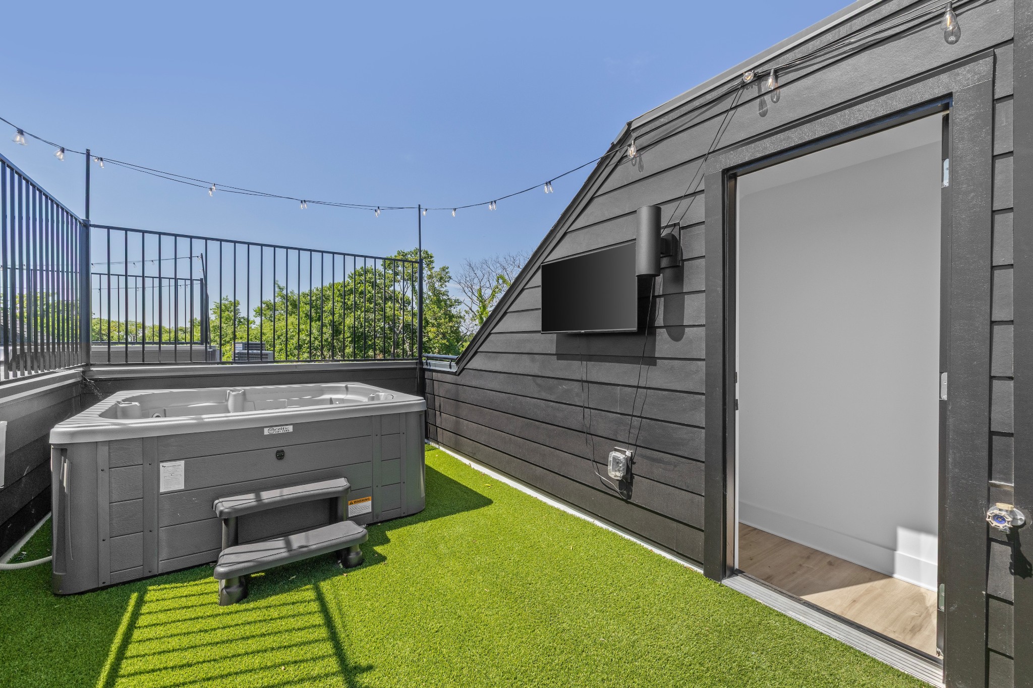 314 E Trinity Ln Unit: 3