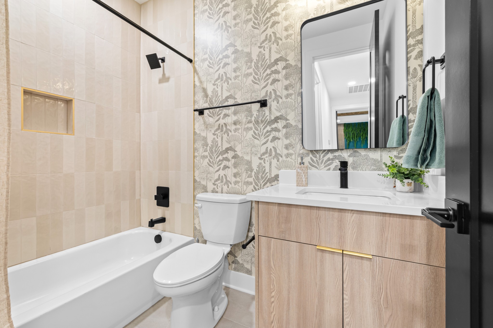 314 E Trinity Ln Unit: 3