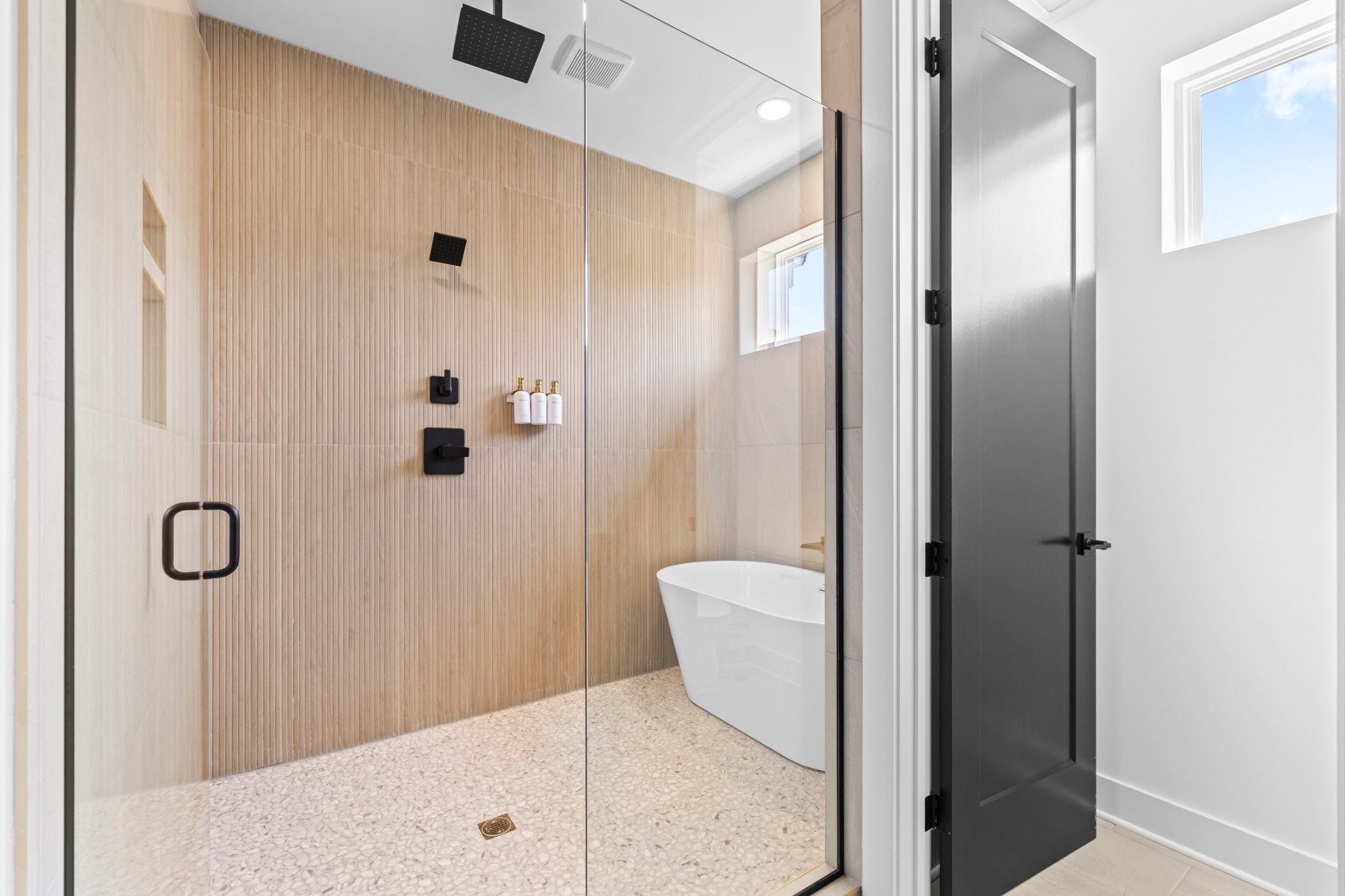 314 E Trinity Ln Unit: 3