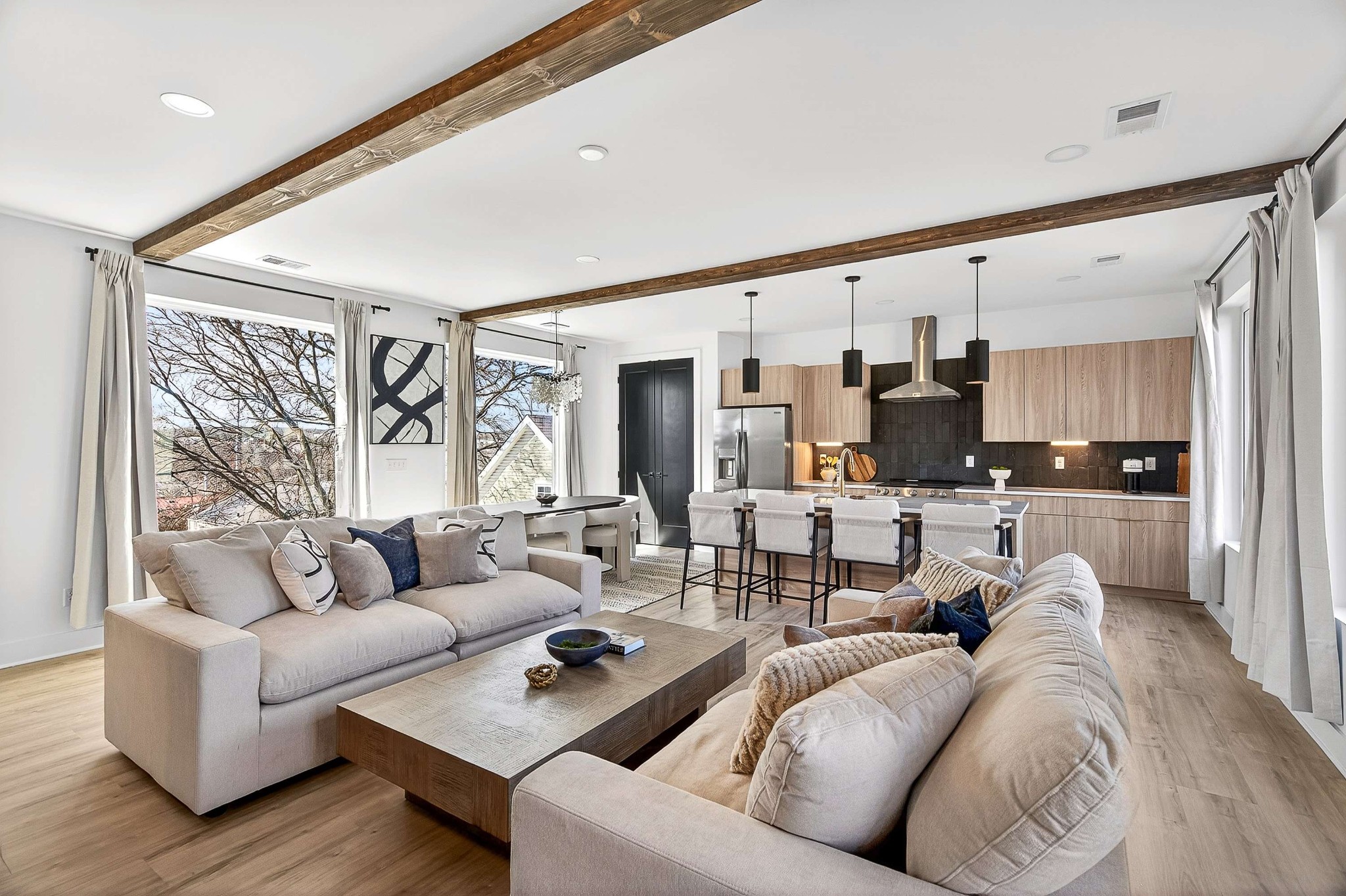 314 E Trinity Ln Unit: 3