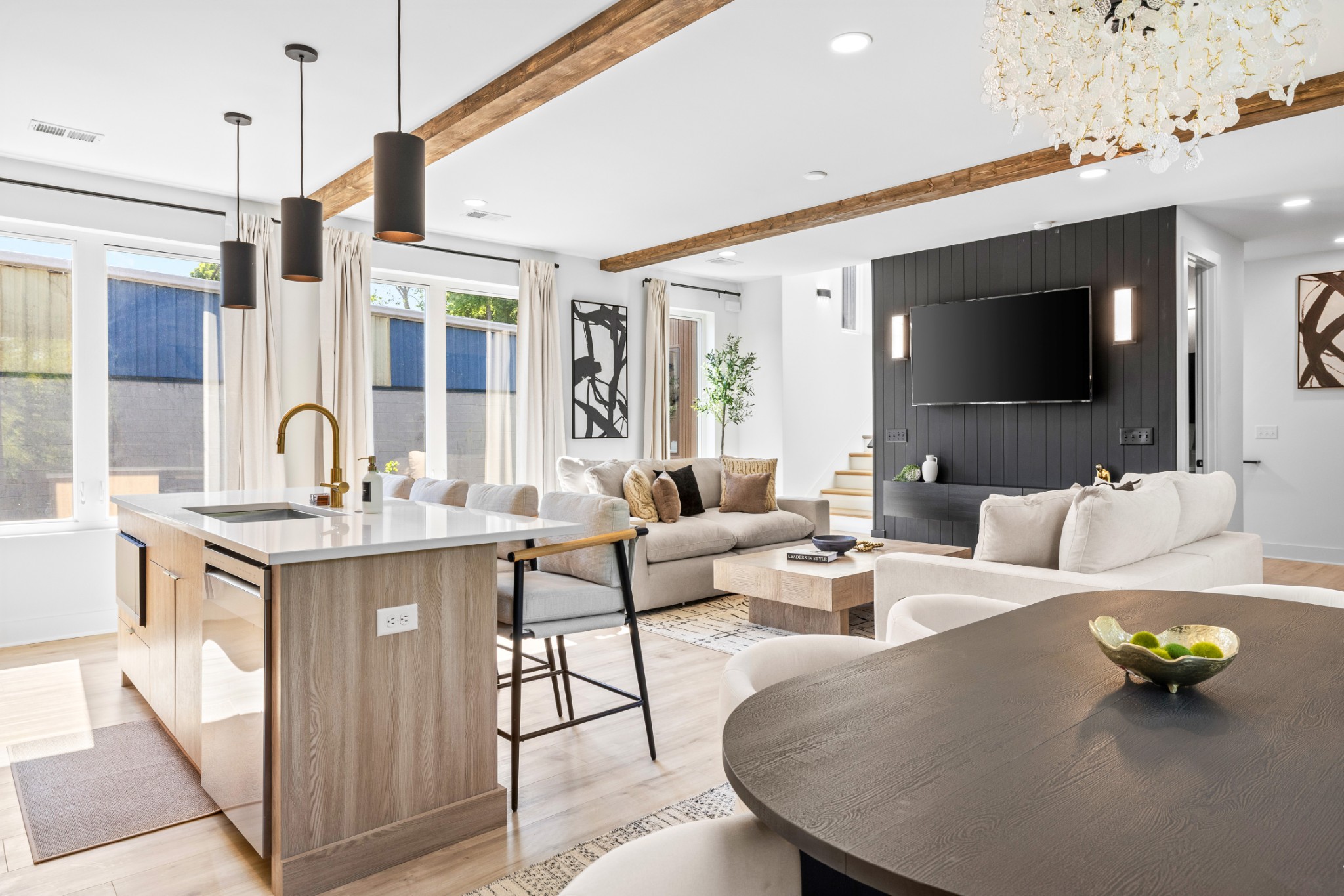 314 E Trinity Ln Unit: 3