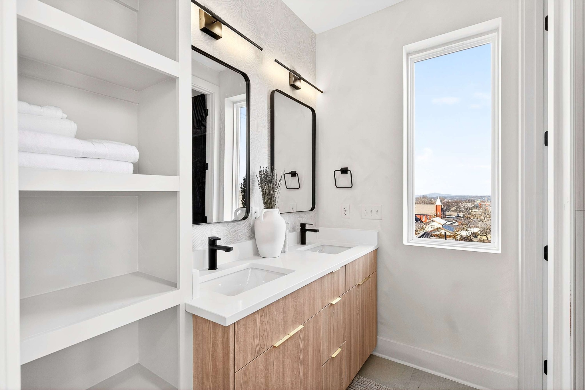 314 E Trinity Ln Unit: 1