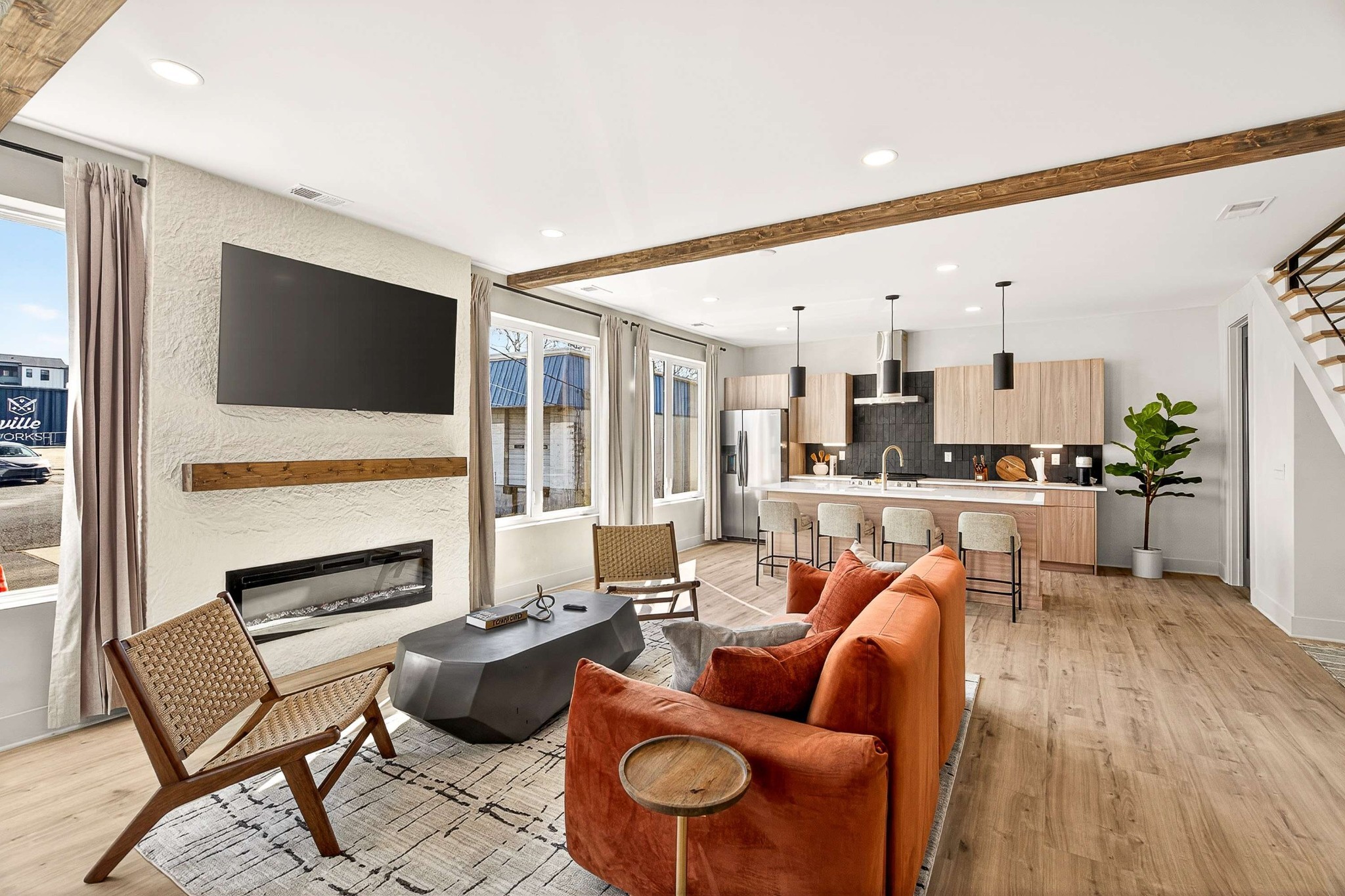 314 E Trinity Ln Unit: 1