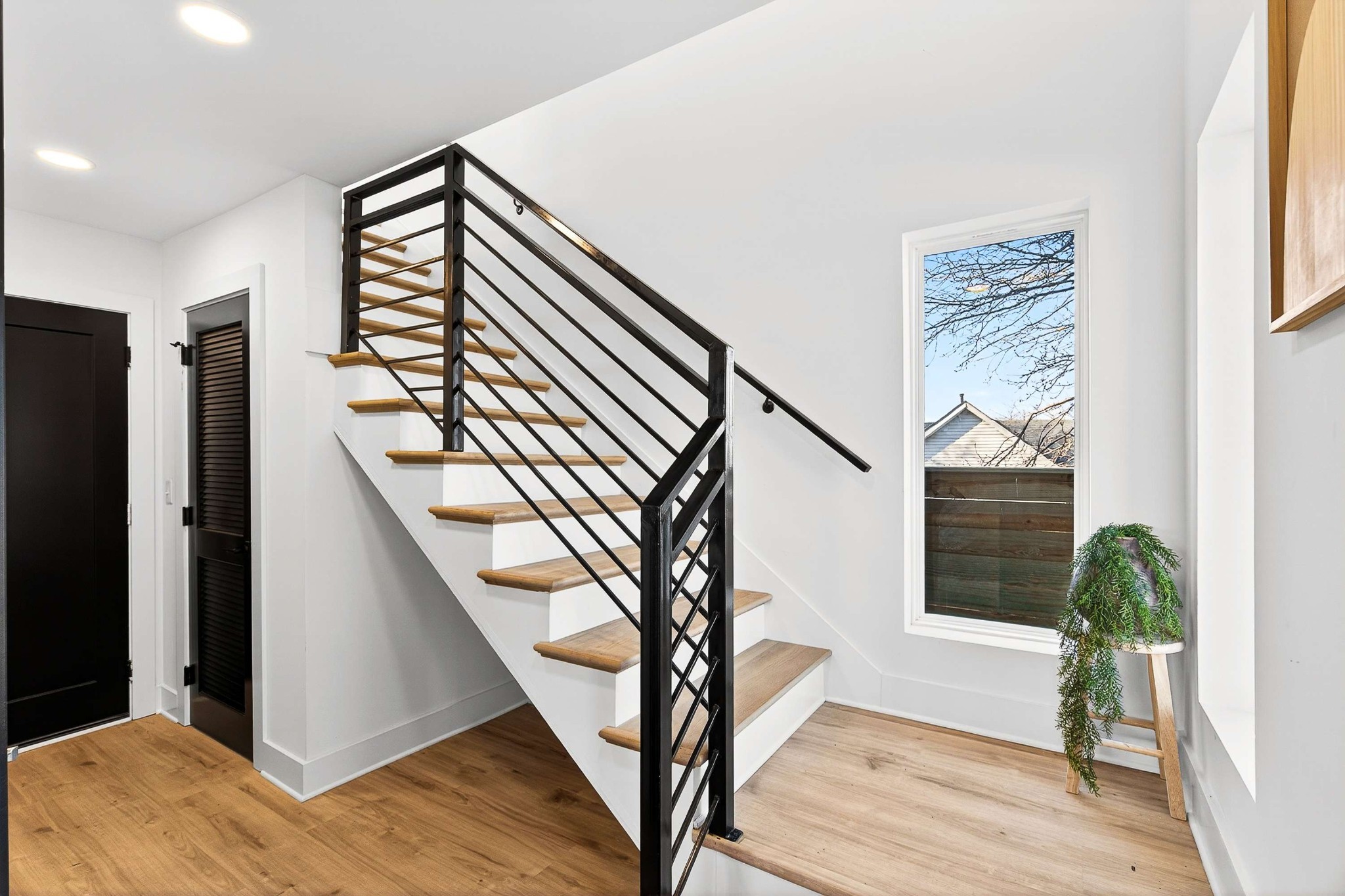 314 E Trinity Ln Unit: 1
