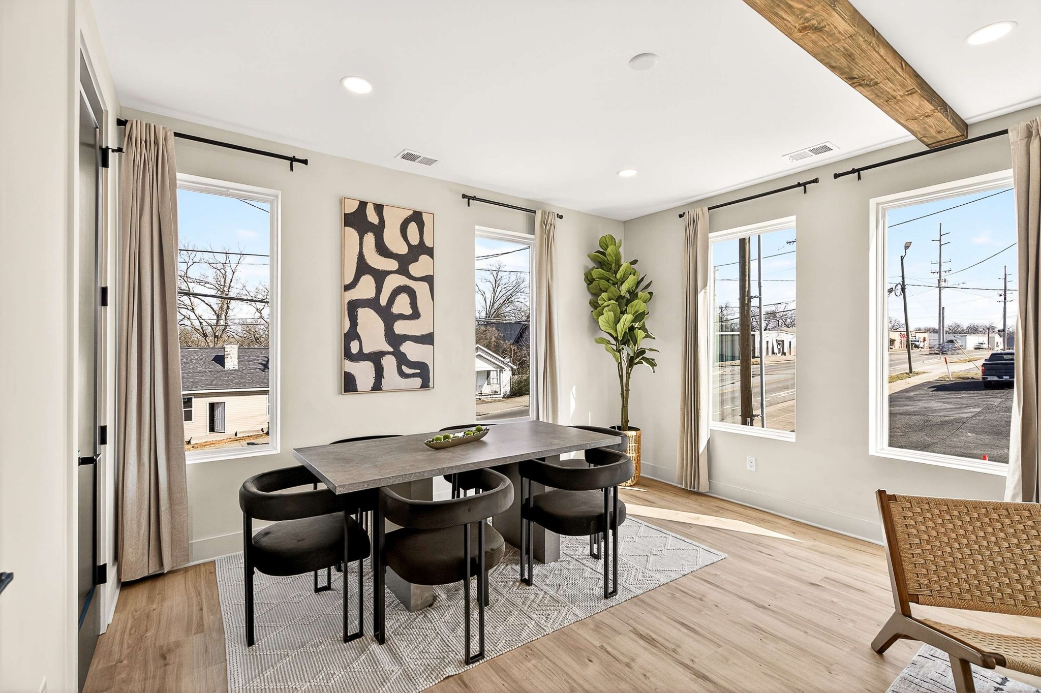 314 E Trinity Ln Unit: 1
