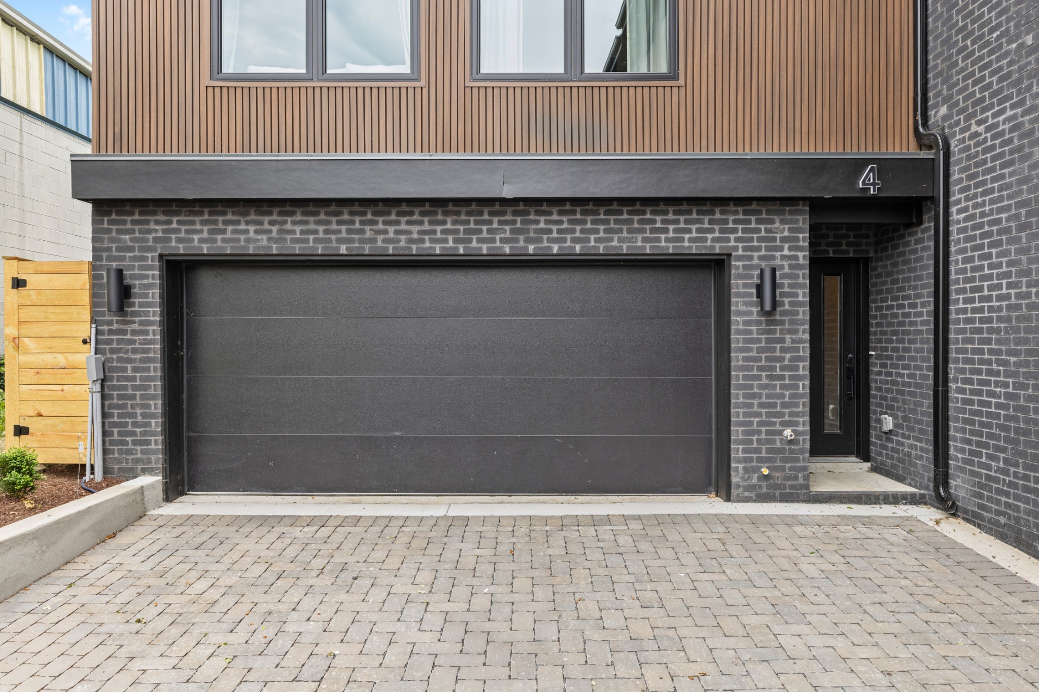 314 E Trinity Ln Unit: 4
