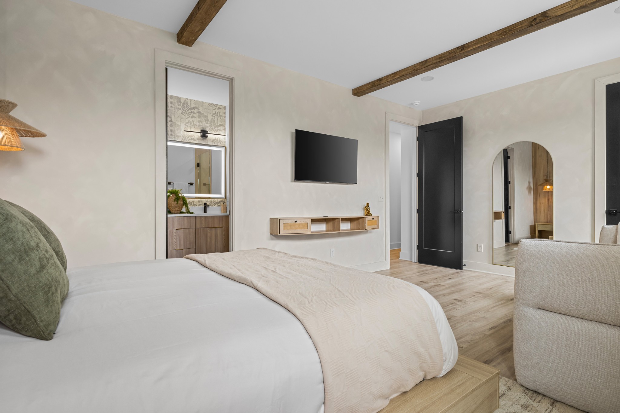 314 E Trinity Ln Unit: 4