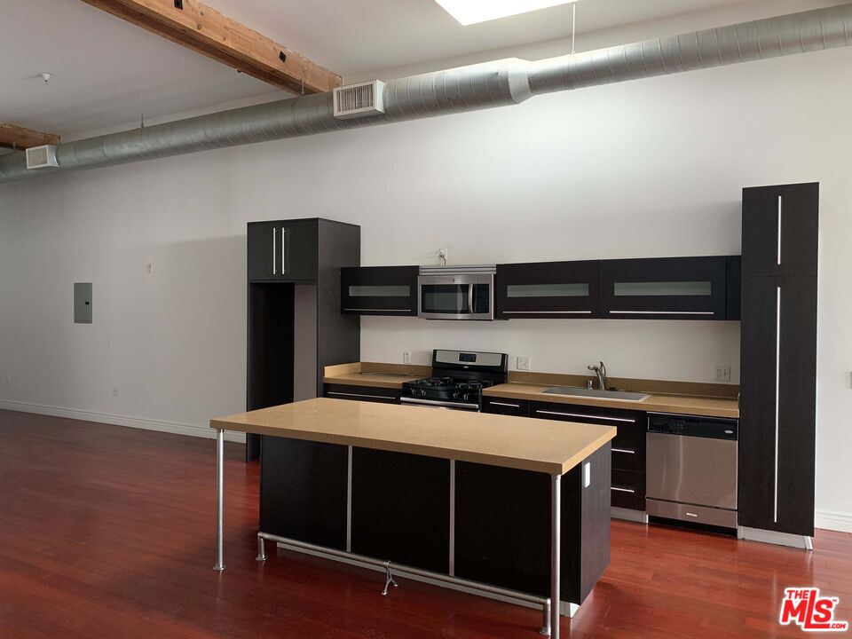 652 Mateo St Unit: 305