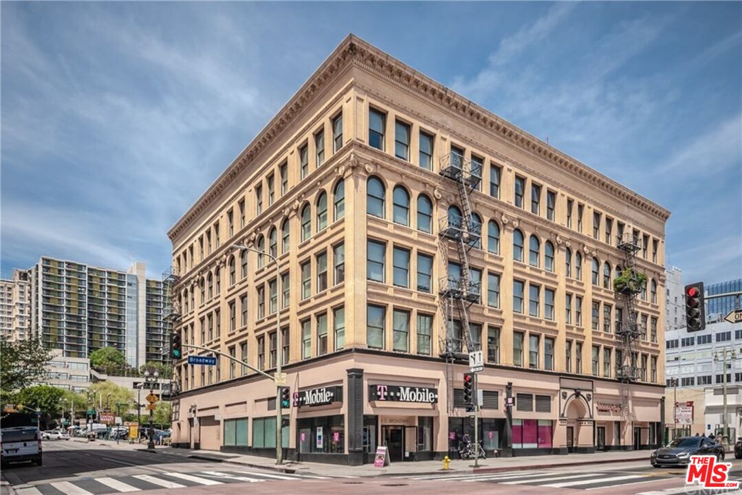 253 S Broadway Unit: 201