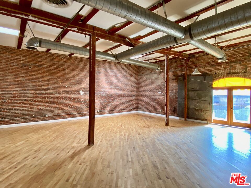 726 S Santa Fe Ave Unit: 300